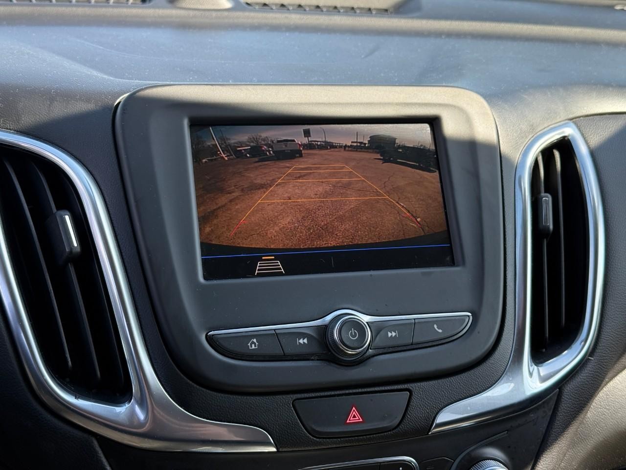 Chevrolet Equinox Vehicle Full-screen Gallery Image 22