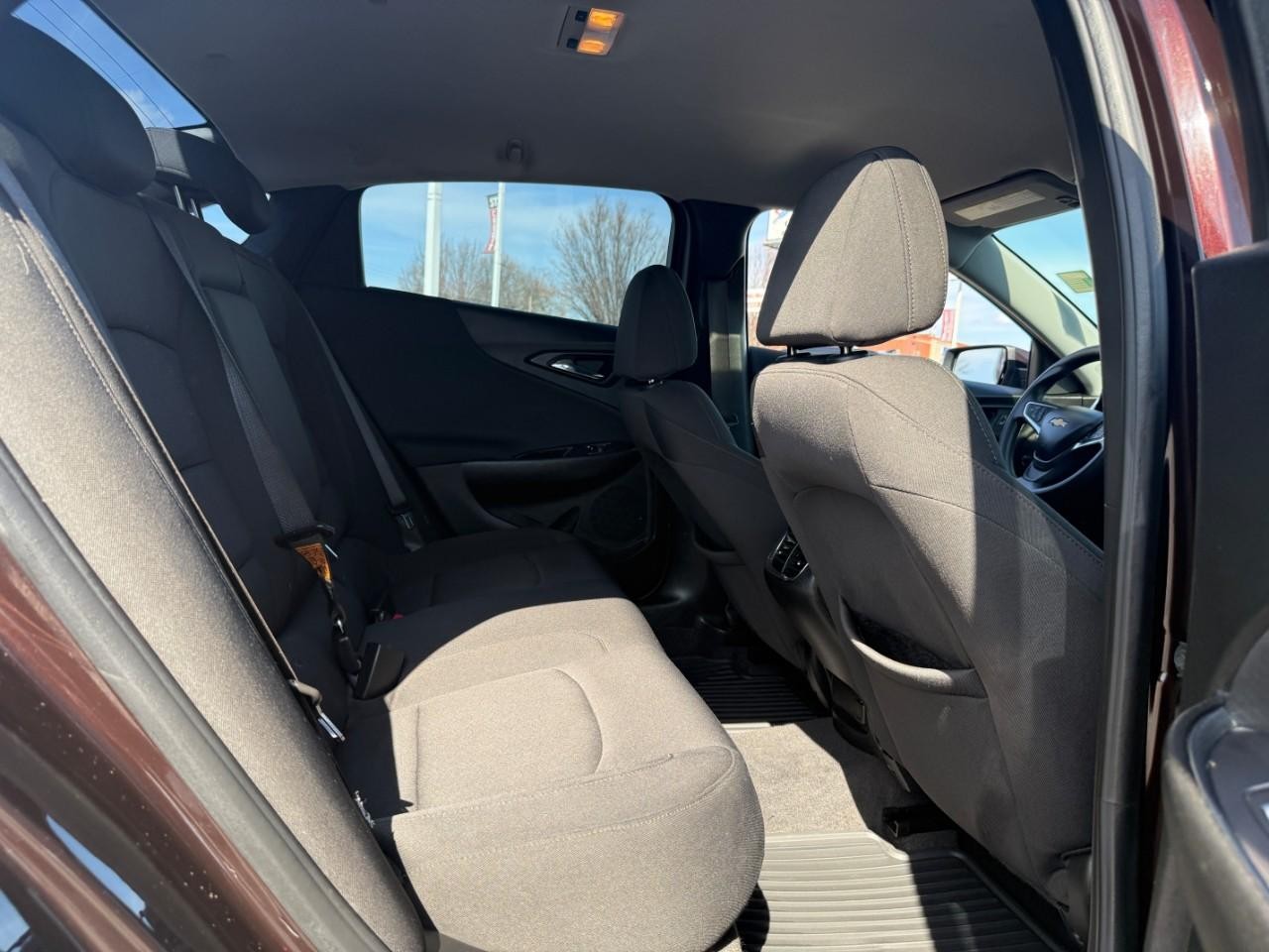 Chevrolet Malibu Vehicle Full-screen Gallery Image 10