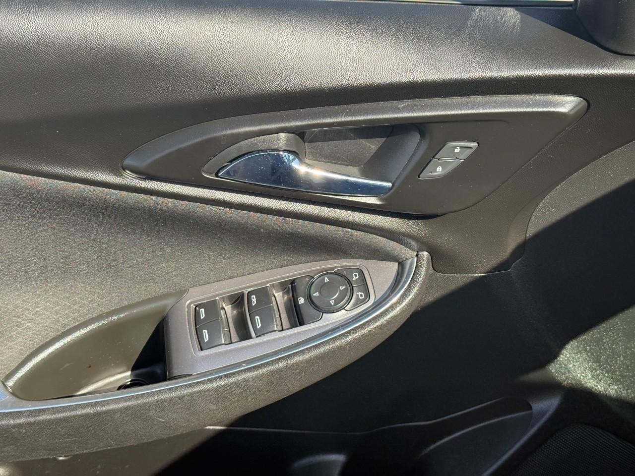 Chevrolet Malibu Vehicle Full-screen Gallery Image 16