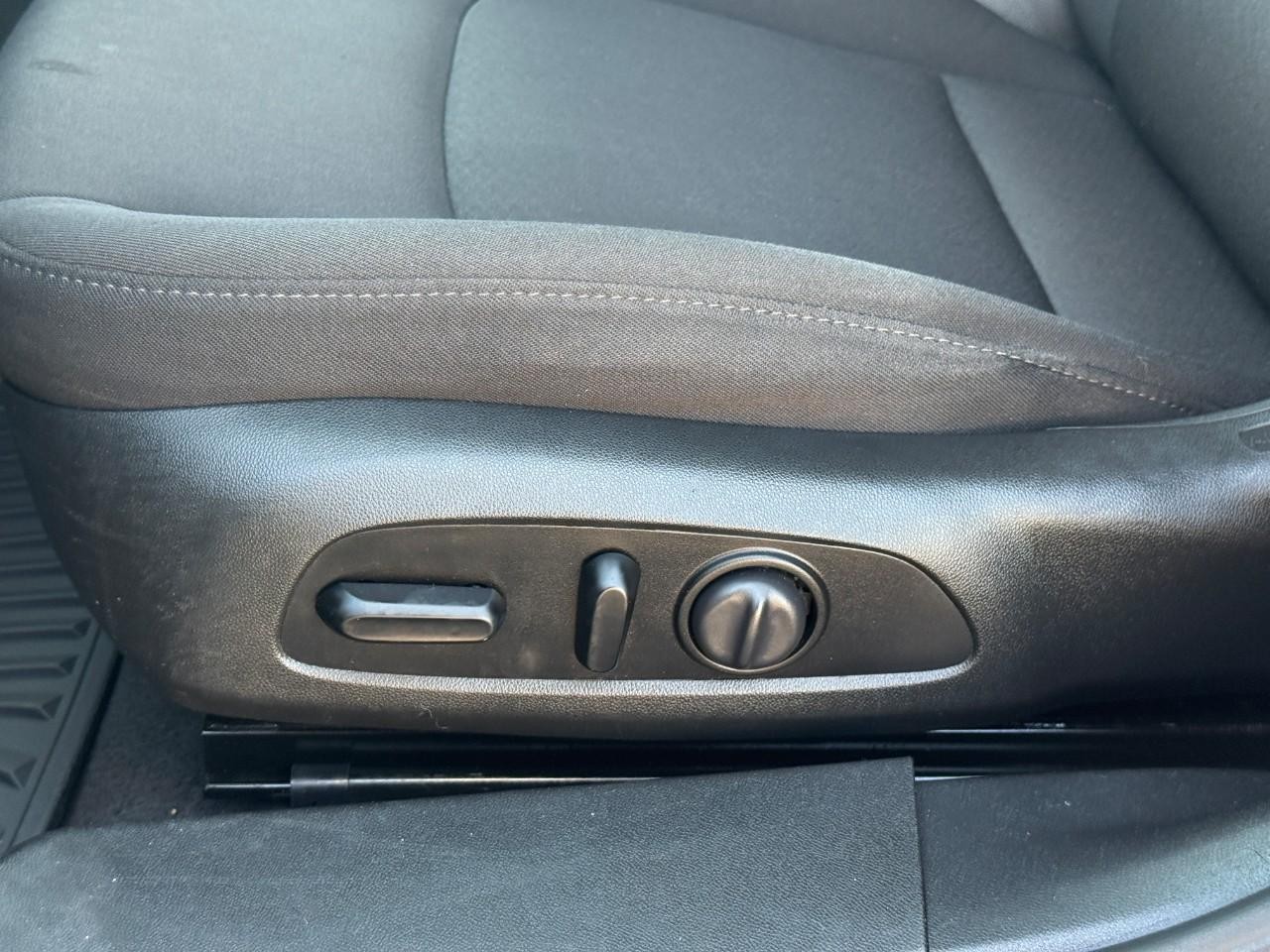 Chevrolet Malibu Vehicle Full-screen Gallery Image 19