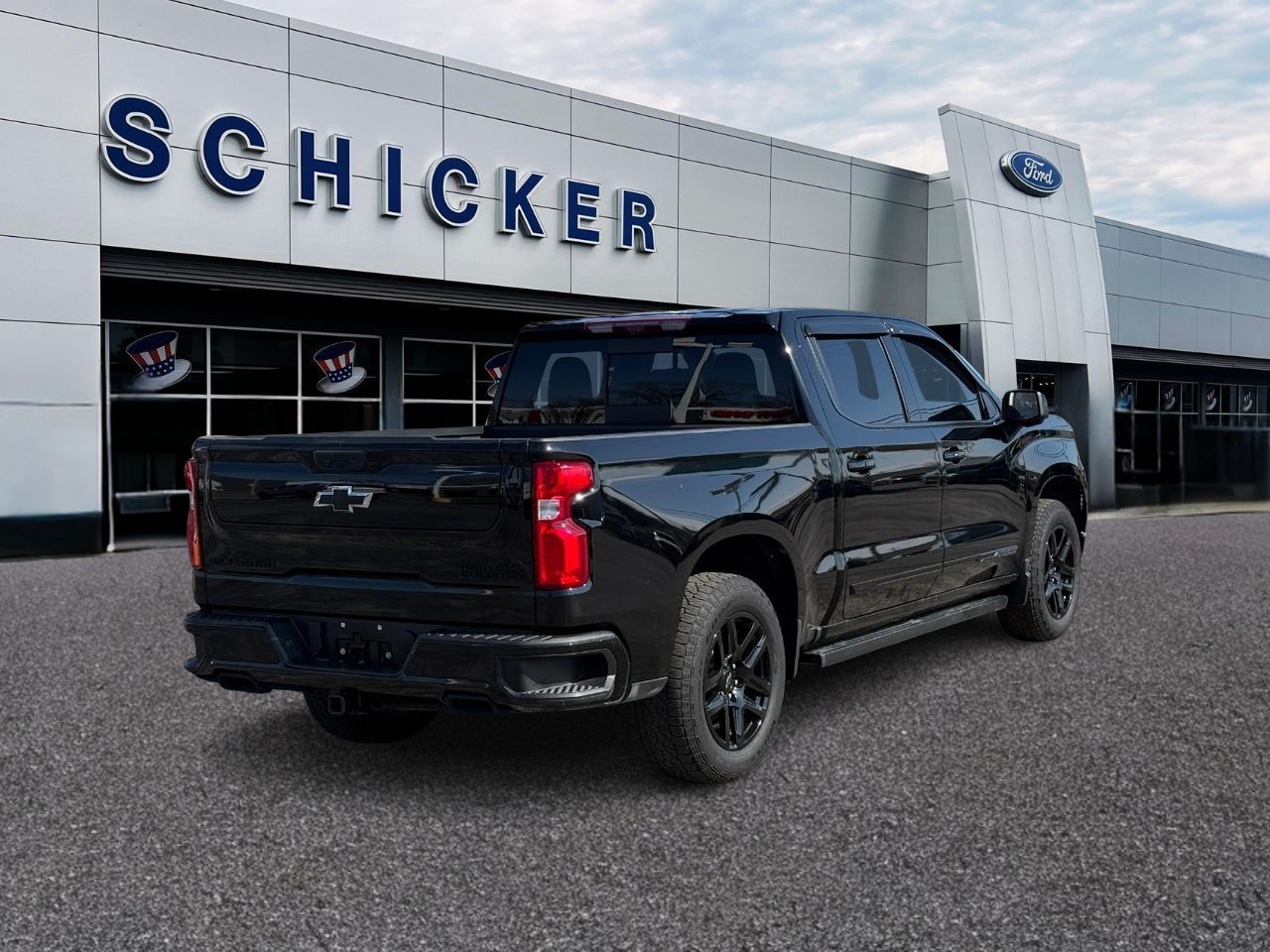 Chevrolet Silverado 1500 Vehicle Full-screen Gallery Image 02