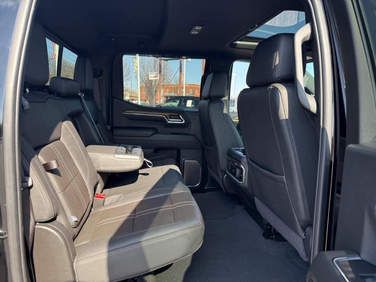 Chevrolet Silverado 1500 Vehicle Full-screen Gallery Image 10