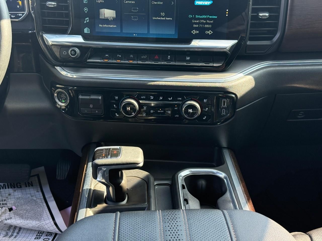 Chevrolet Silverado 1500 Vehicle Full-screen Gallery Image 14