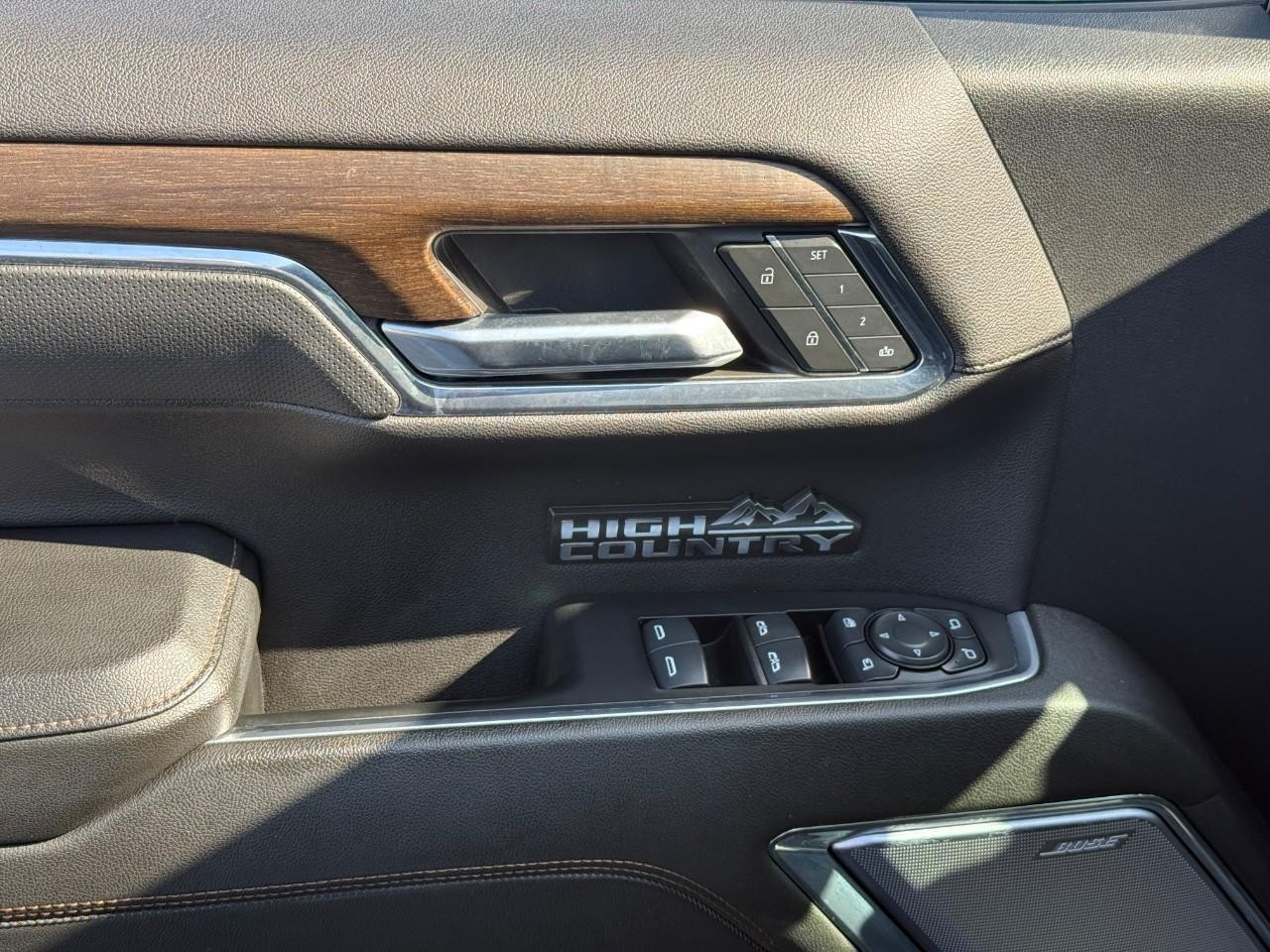 Chevrolet Silverado 1500 Vehicle Full-screen Gallery Image 15