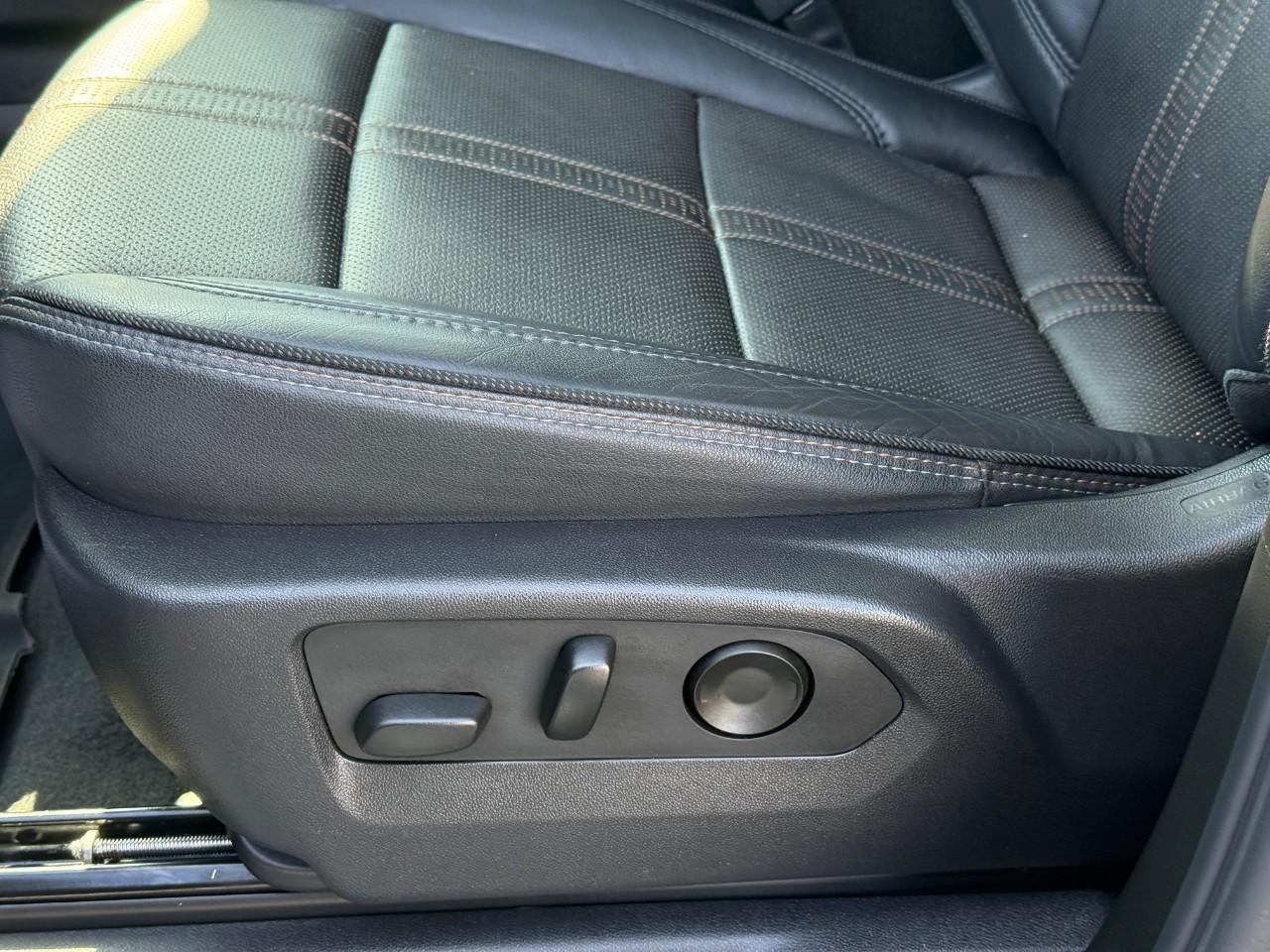 Chevrolet Silverado 1500 Vehicle Full-screen Gallery Image 18