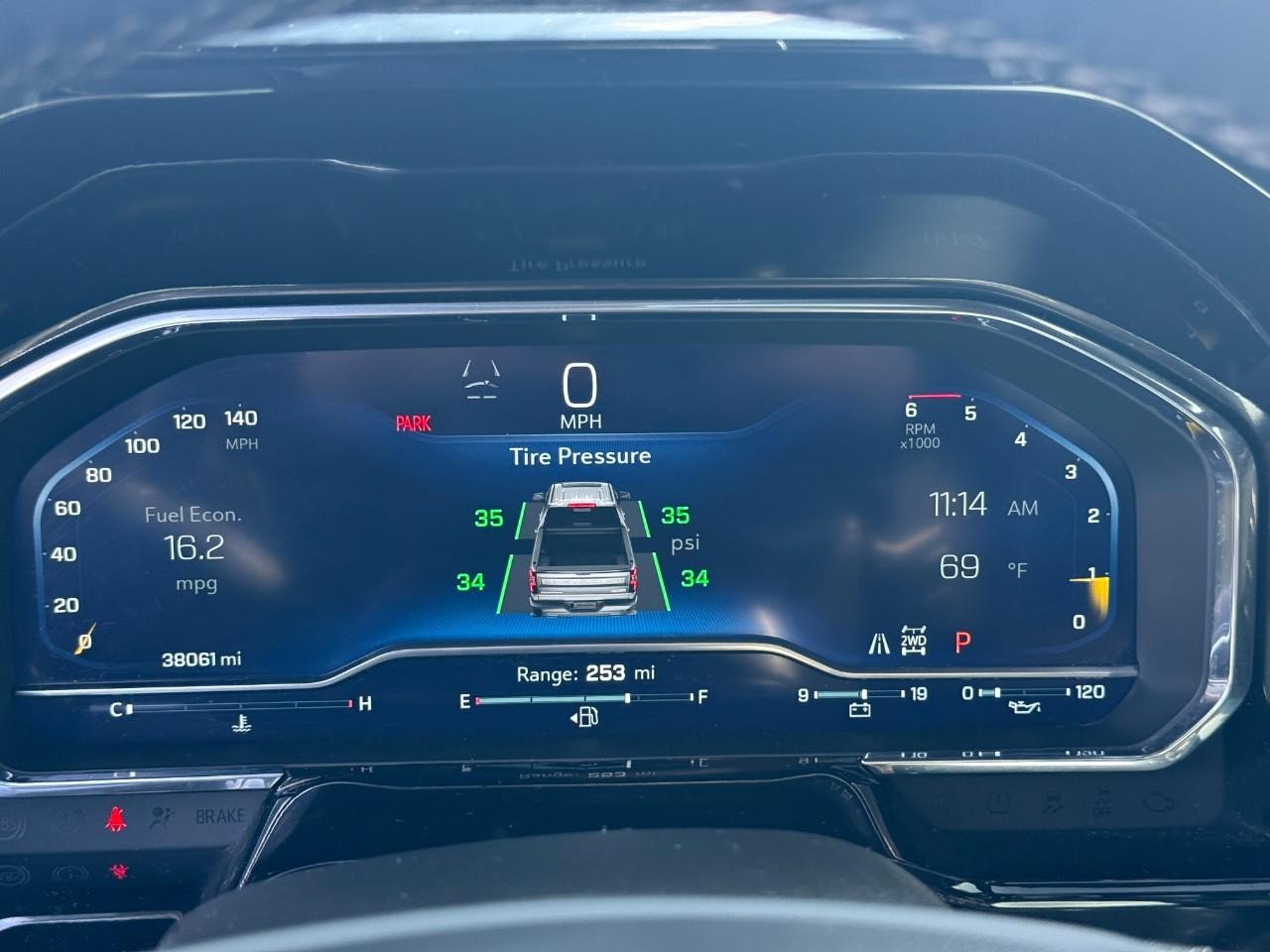 Chevrolet Silverado 1500 Vehicle Full-screen Gallery Image 21