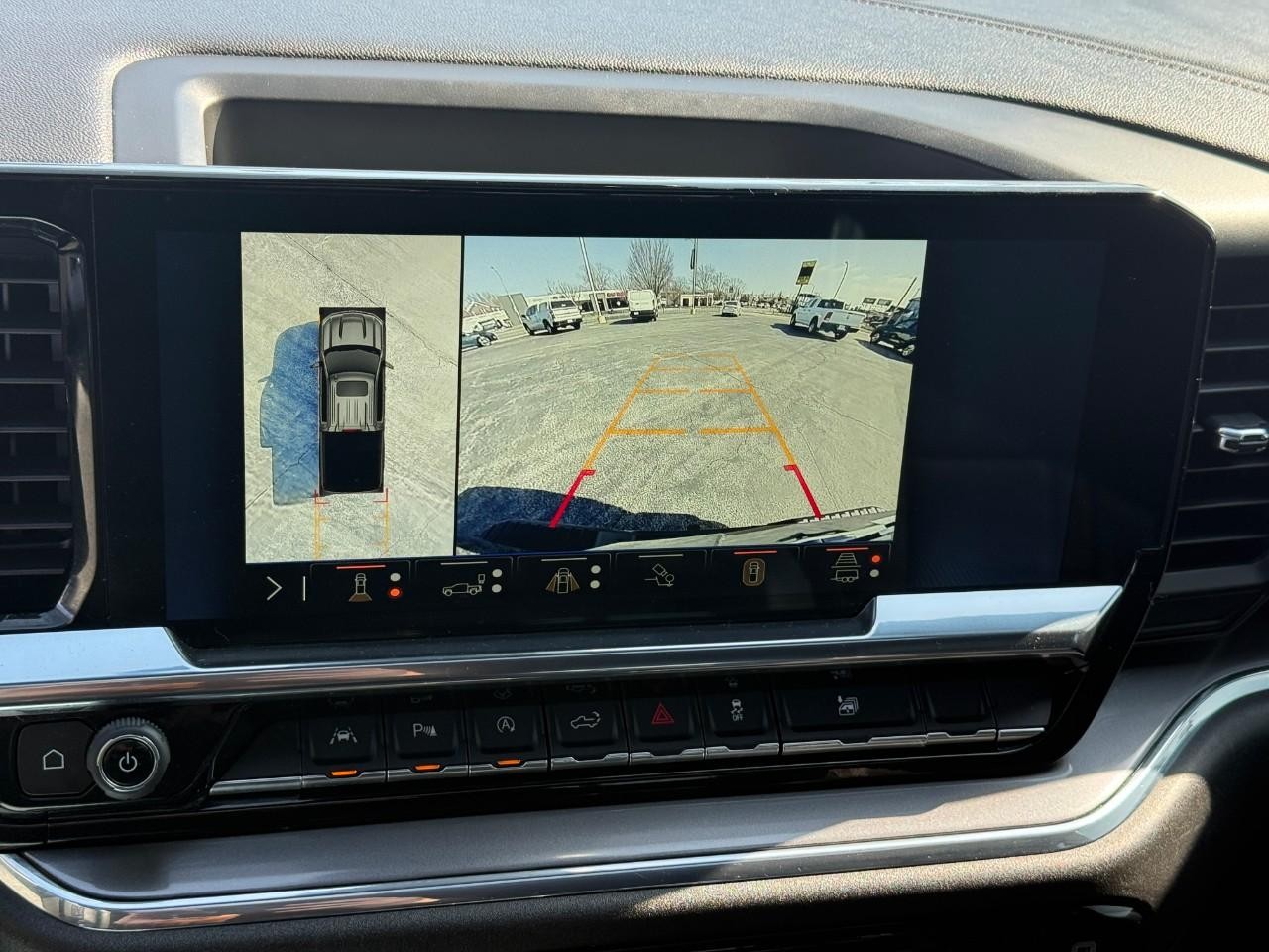 Chevrolet Silverado 1500 Vehicle Full-screen Gallery Image 24