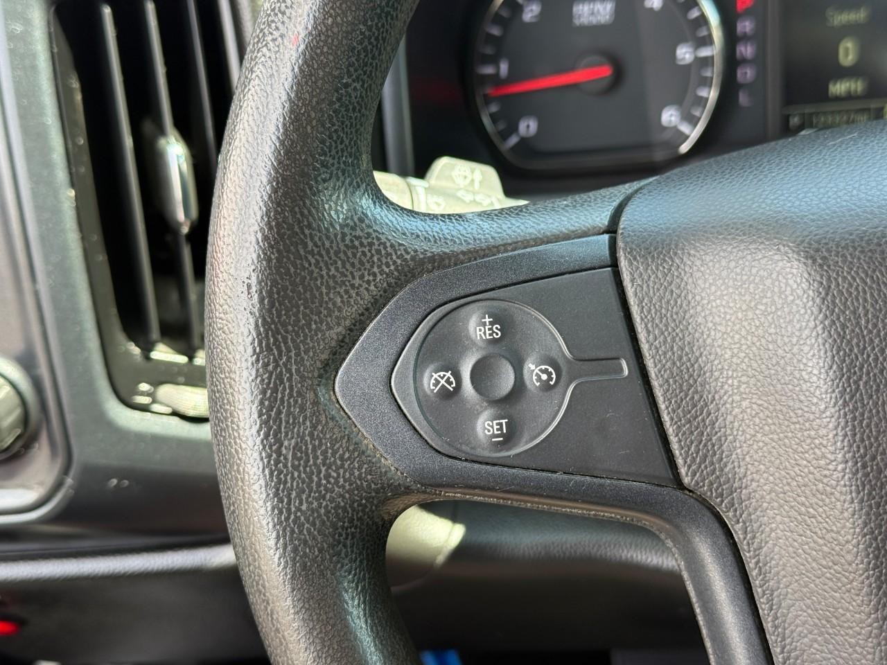 Chevrolet Silverado 1500 Vehicle Full-screen Gallery Image 11