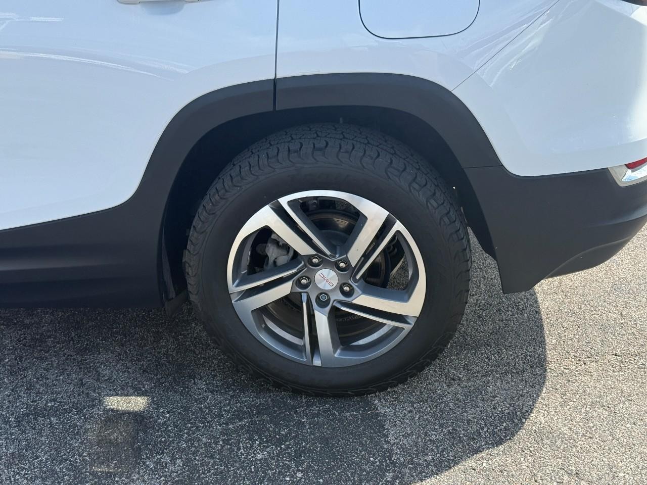 GMC Terrain Vehicle Full-screen Gallery Image 06