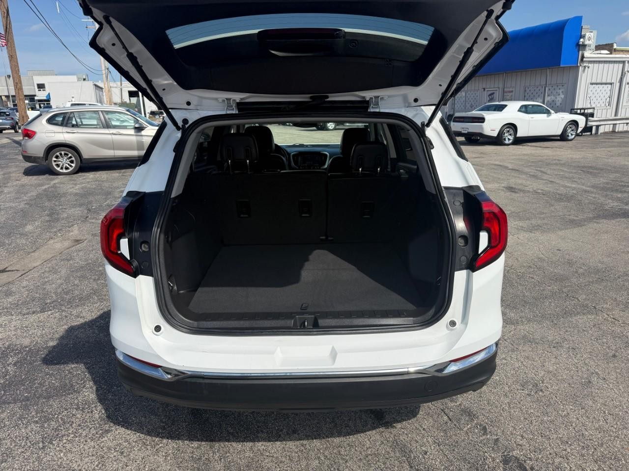 GMC Terrain Vehicle Full-screen Gallery Image 07