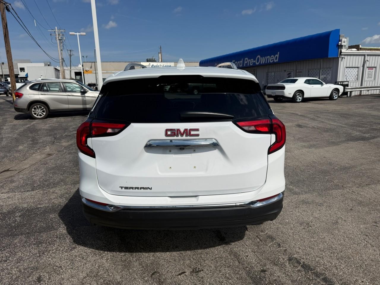 GMC Terrain Vehicle Full-screen Gallery Image 08