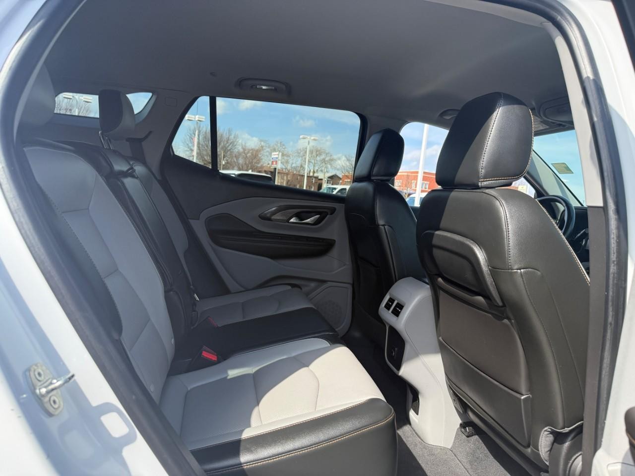 GMC Terrain Vehicle Full-screen Gallery Image 10