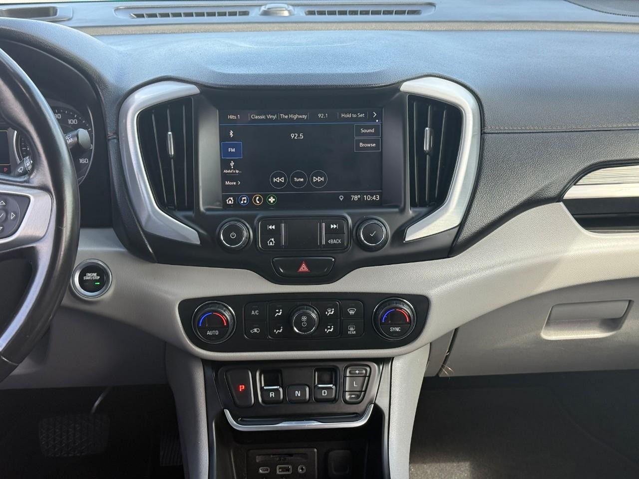 GMC Terrain Vehicle Full-screen Gallery Image 13