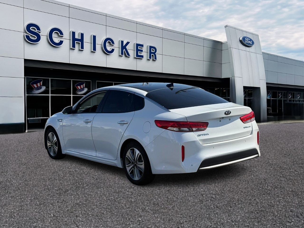 Kia Optima Hybrid Vehicle Full-screen Gallery Image 04