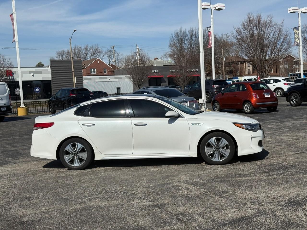 Kia Optima Hybrid Vehicle Full-screen Gallery Image 05