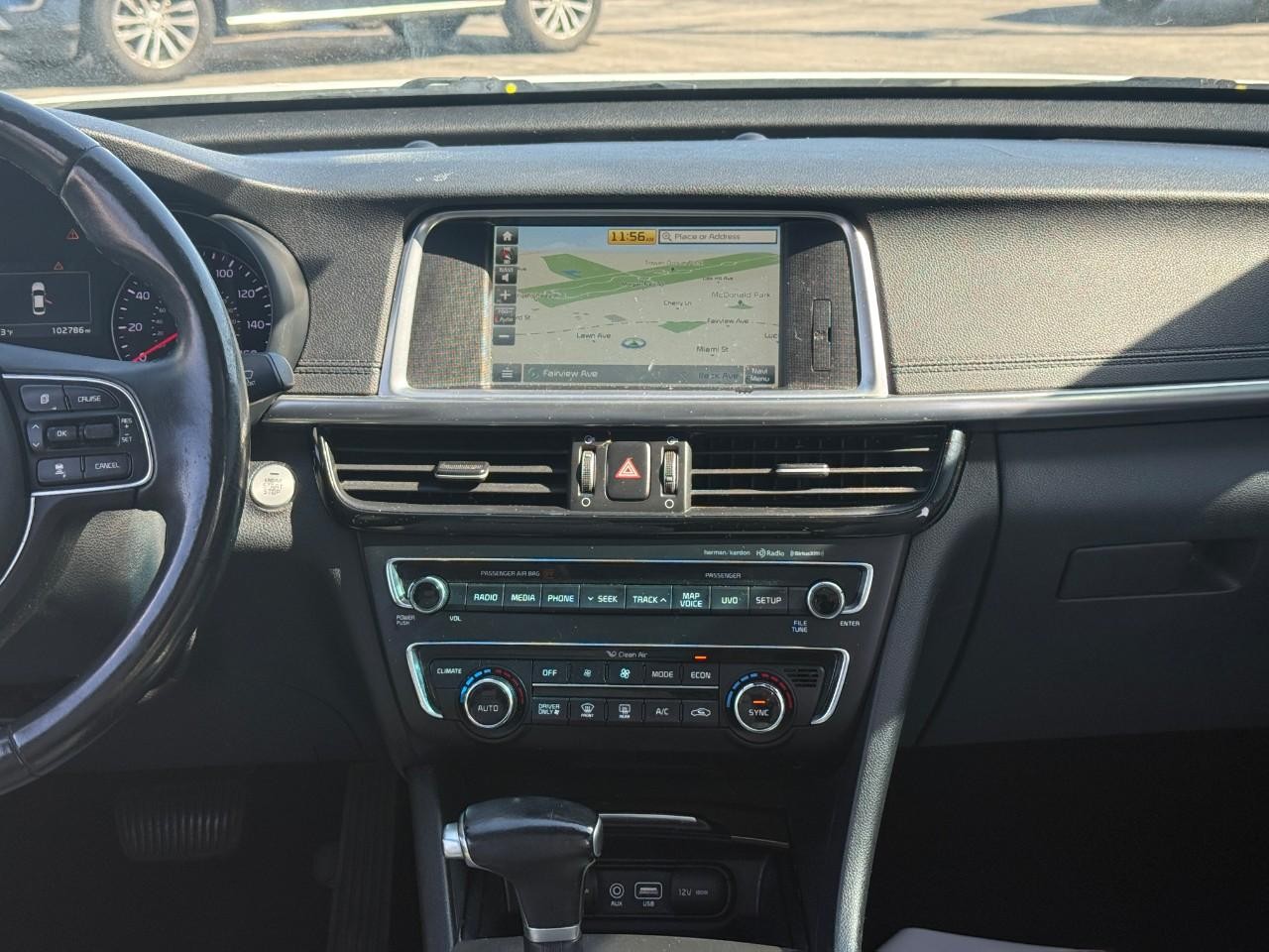 Kia Optima Hybrid Vehicle Full-screen Gallery Image 11