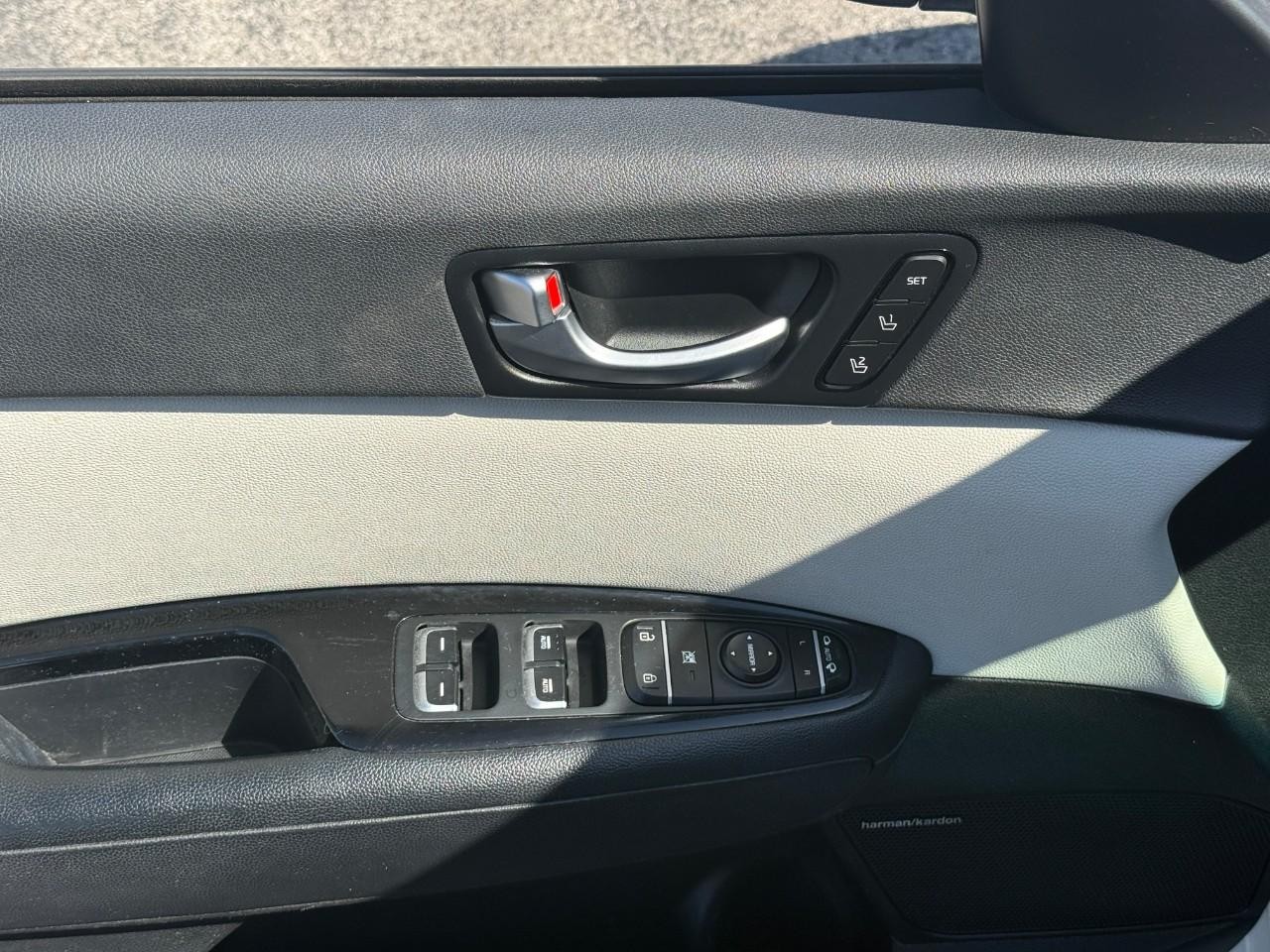 Kia Optima Hybrid Vehicle Full-screen Gallery Image 13