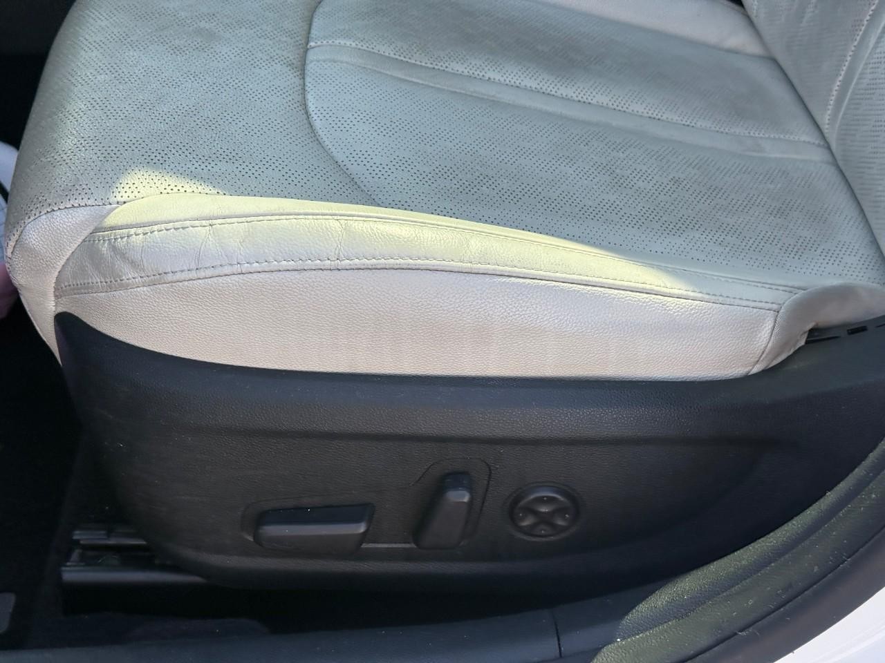 Kia Optima Hybrid Vehicle Full-screen Gallery Image 16