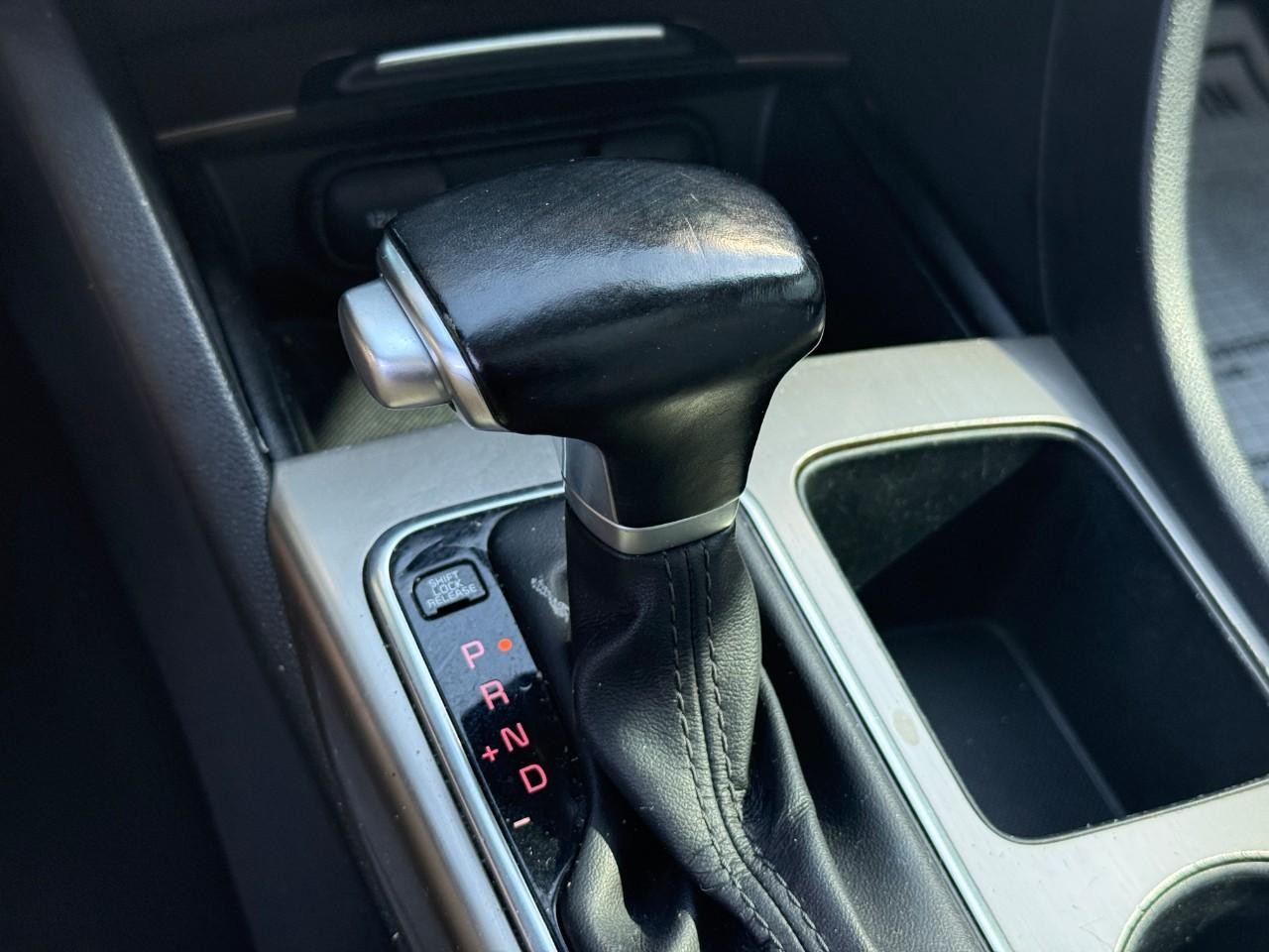 Kia Optima Hybrid Vehicle Full-screen Gallery Image 20