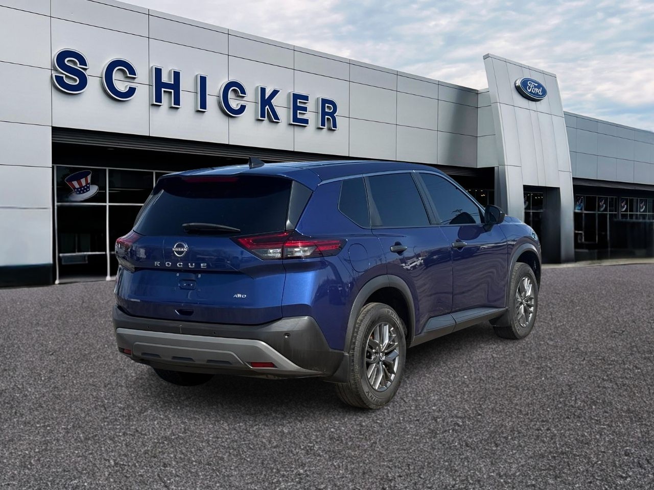 Nissan Rogue Vehicle Full-screen Gallery Image 02