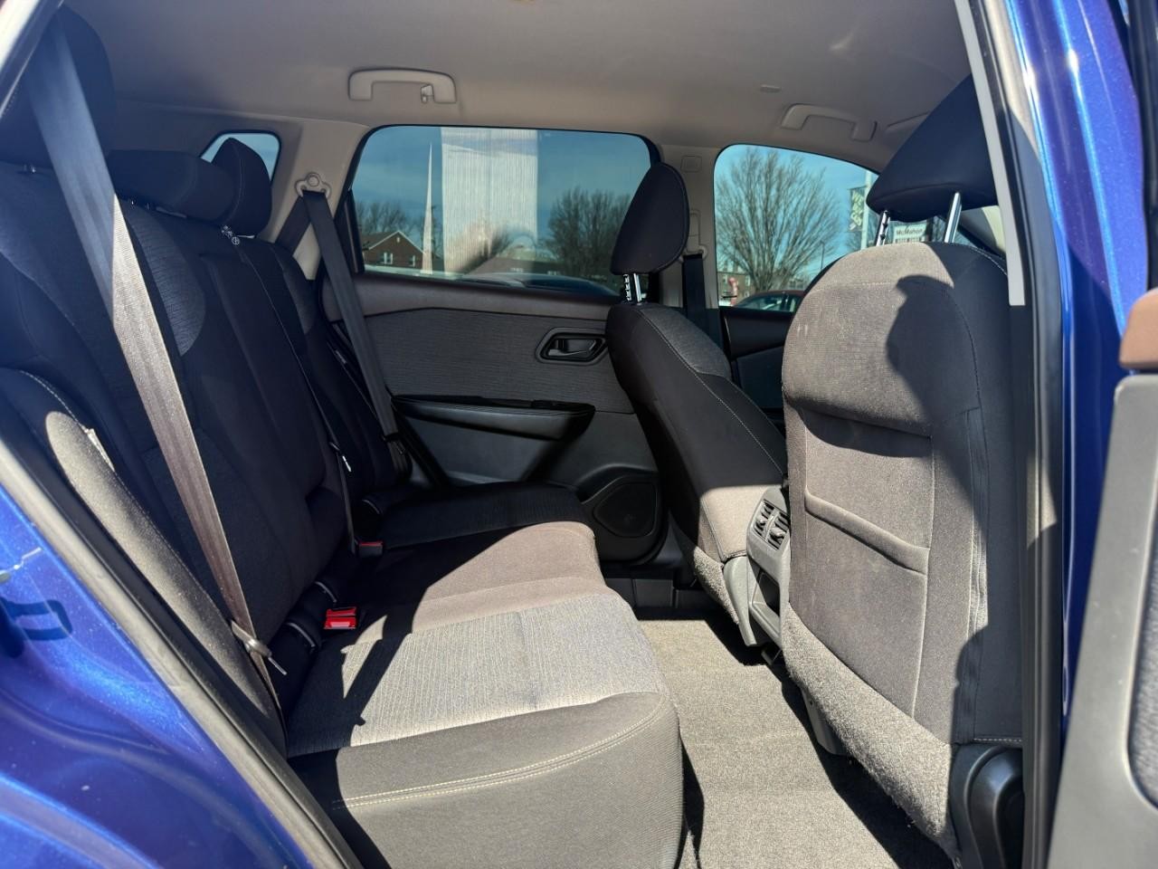 Nissan Rogue Vehicle Full-screen Gallery Image 11