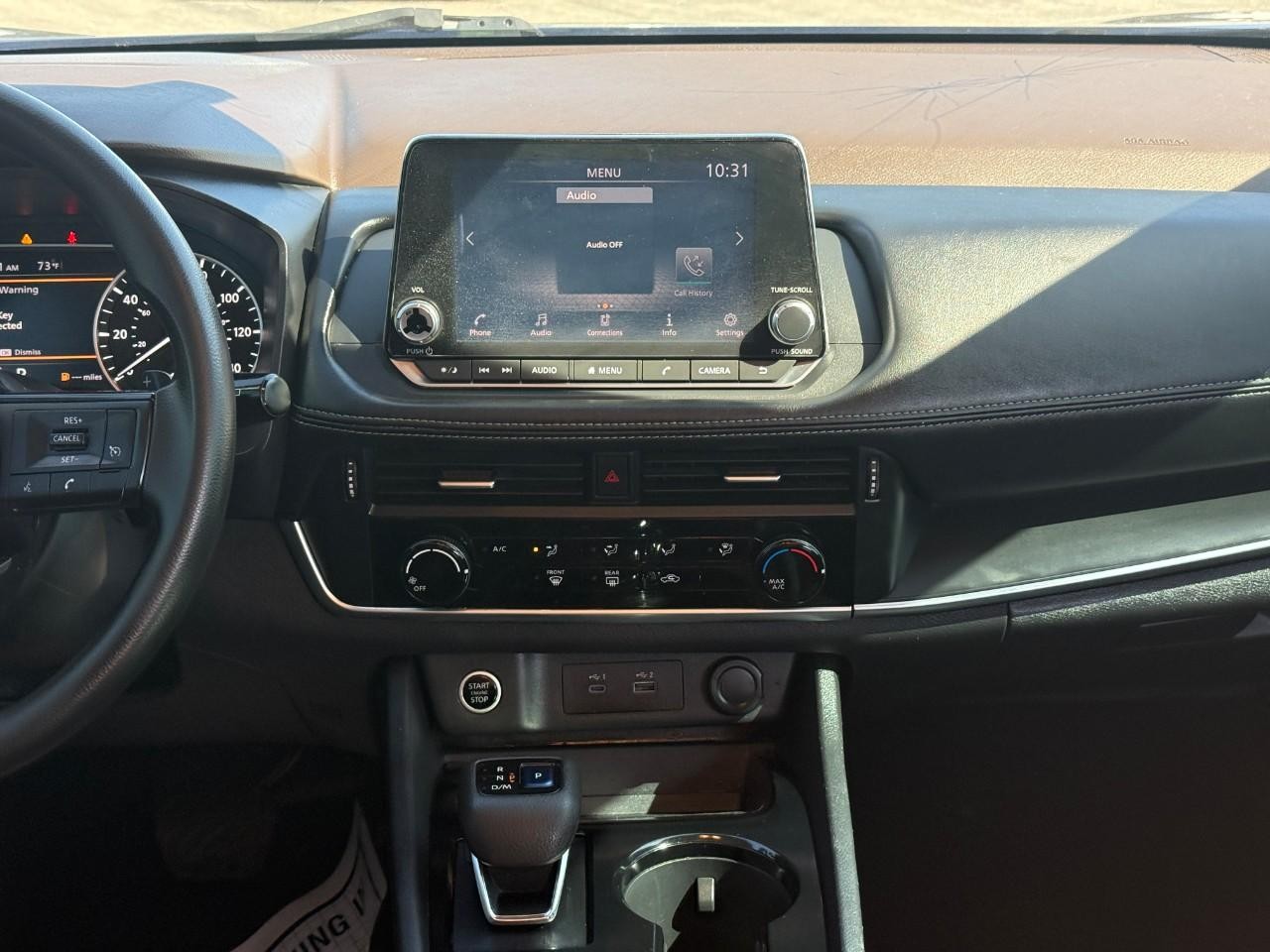 Nissan Rogue Vehicle Full-screen Gallery Image 14