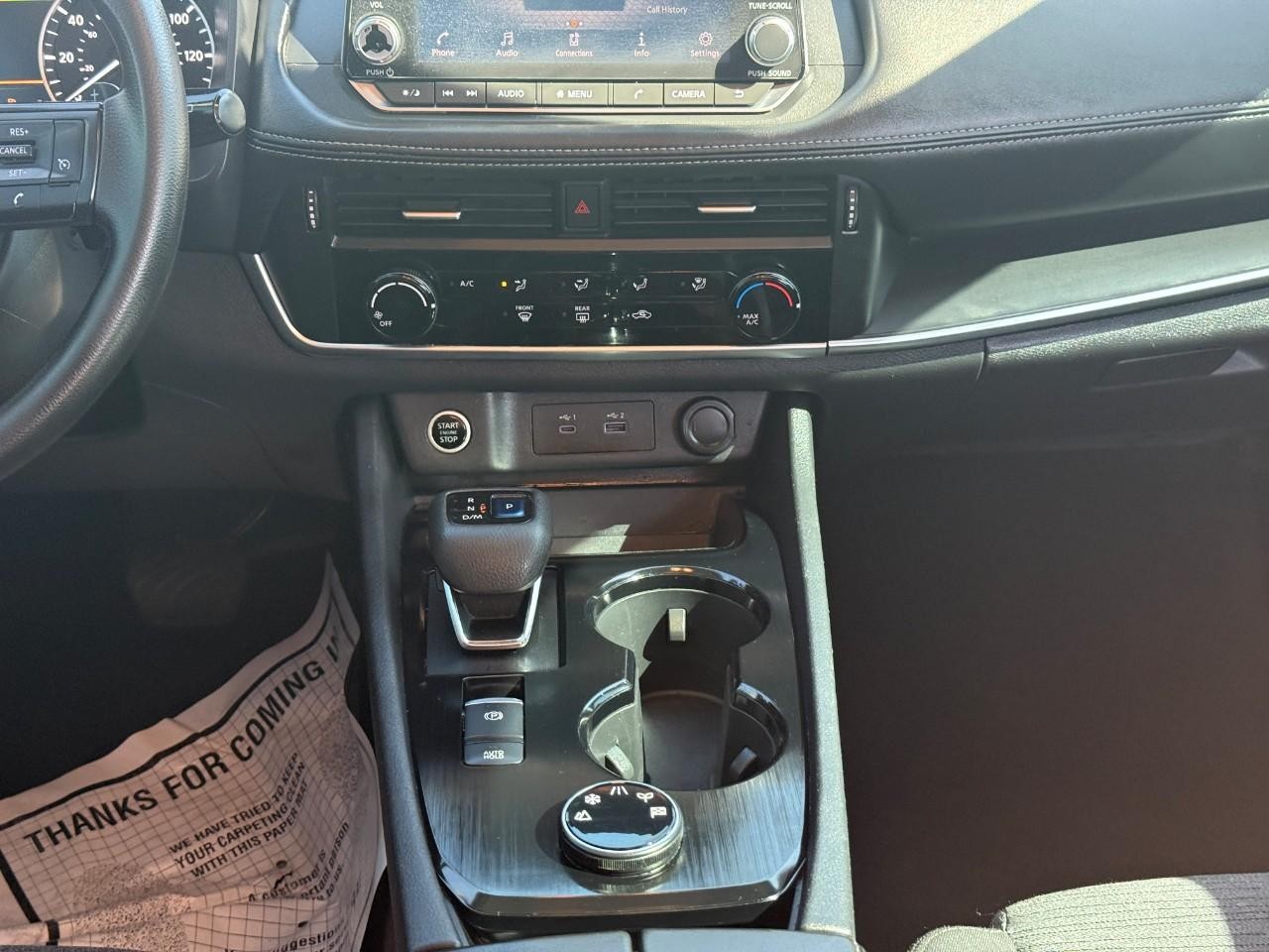 Nissan Rogue Vehicle Full-screen Gallery Image 15