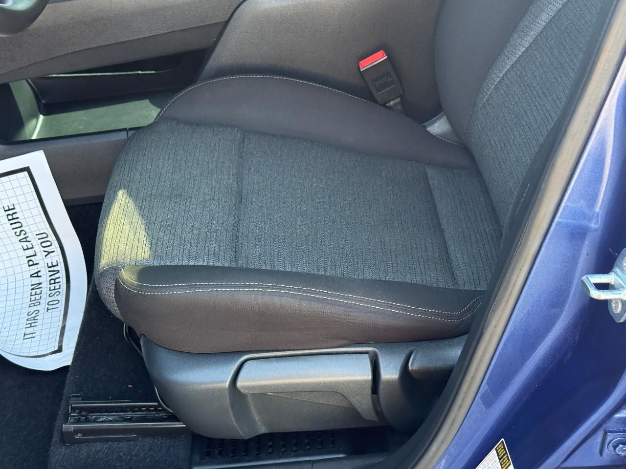 Nissan Rogue Vehicle Full-screen Gallery Image 18