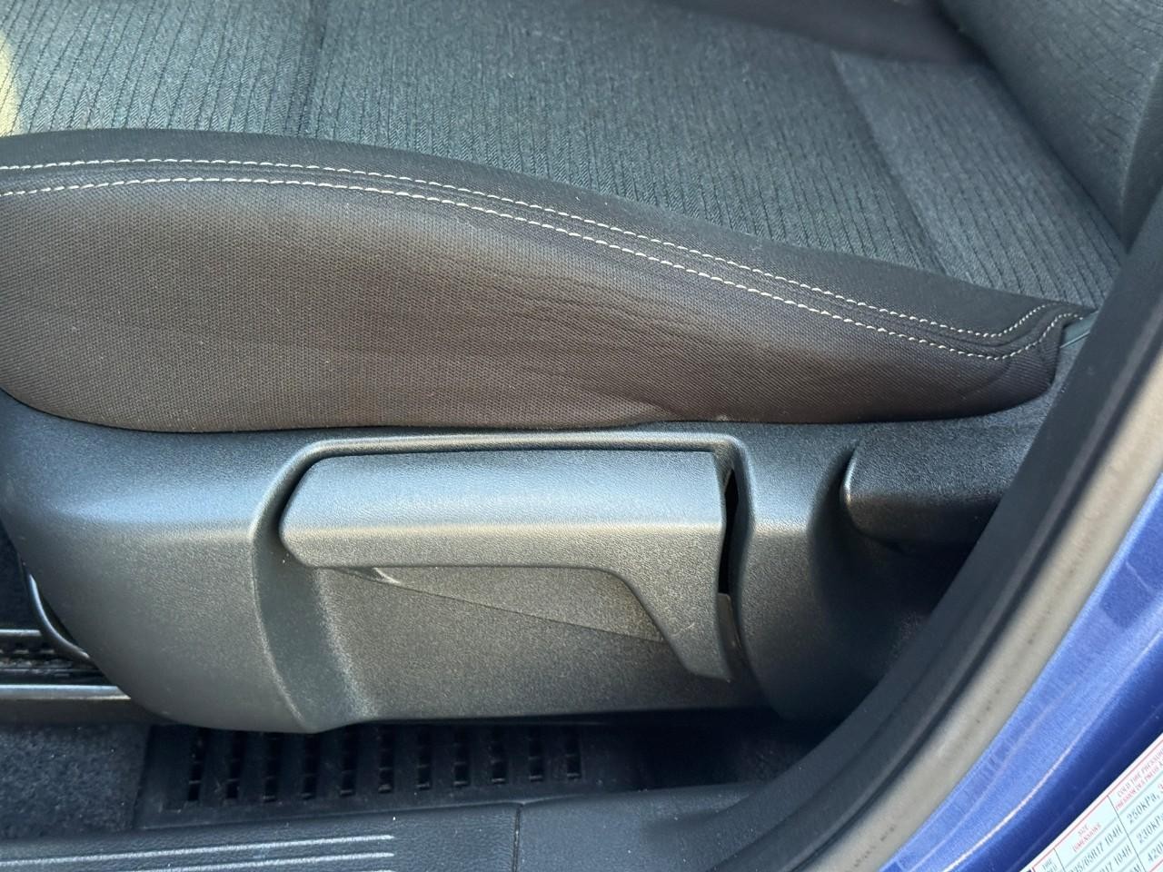 Nissan Rogue Vehicle Full-screen Gallery Image 19