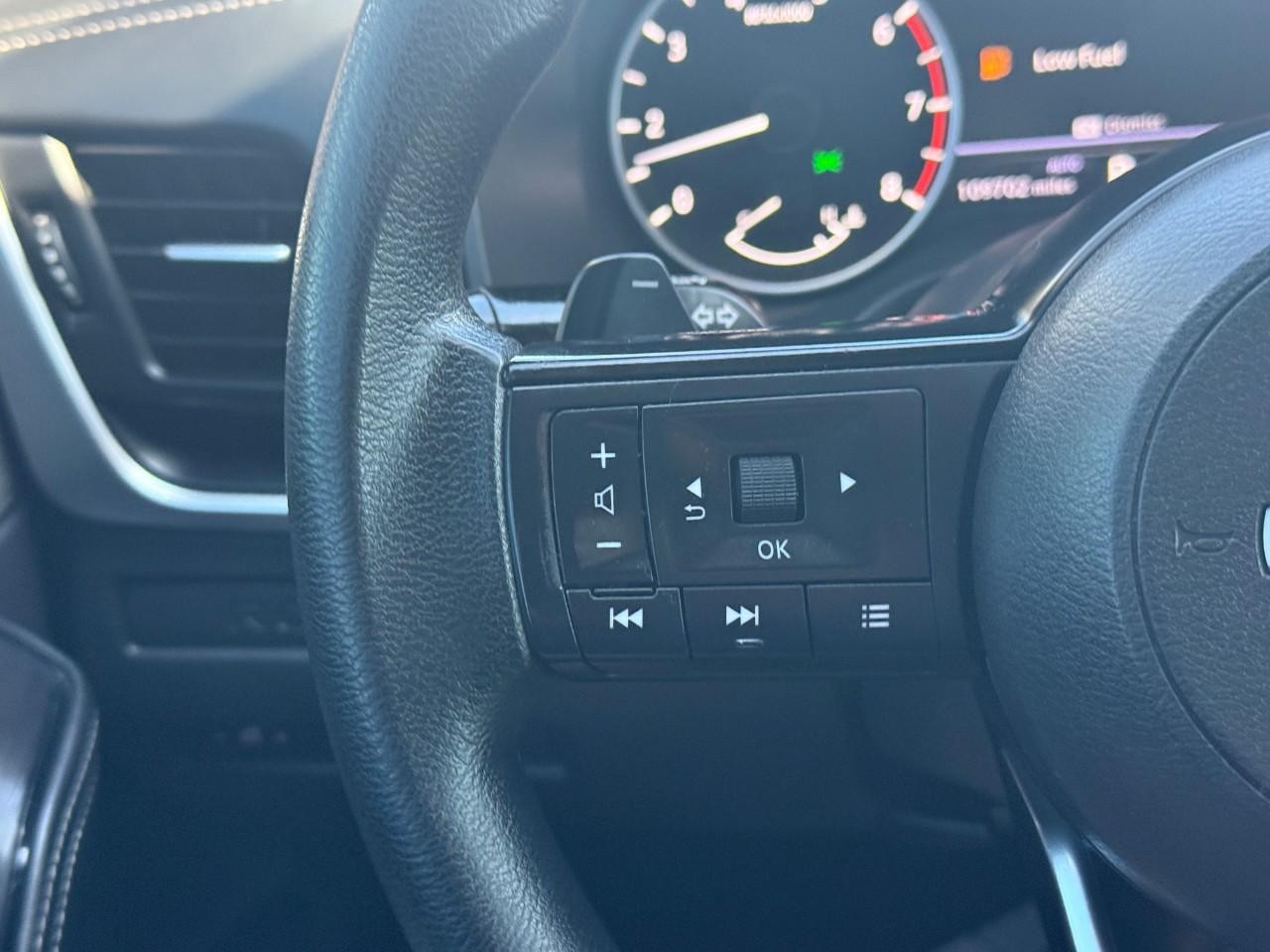 Nissan Rogue Vehicle Full-screen Gallery Image 20