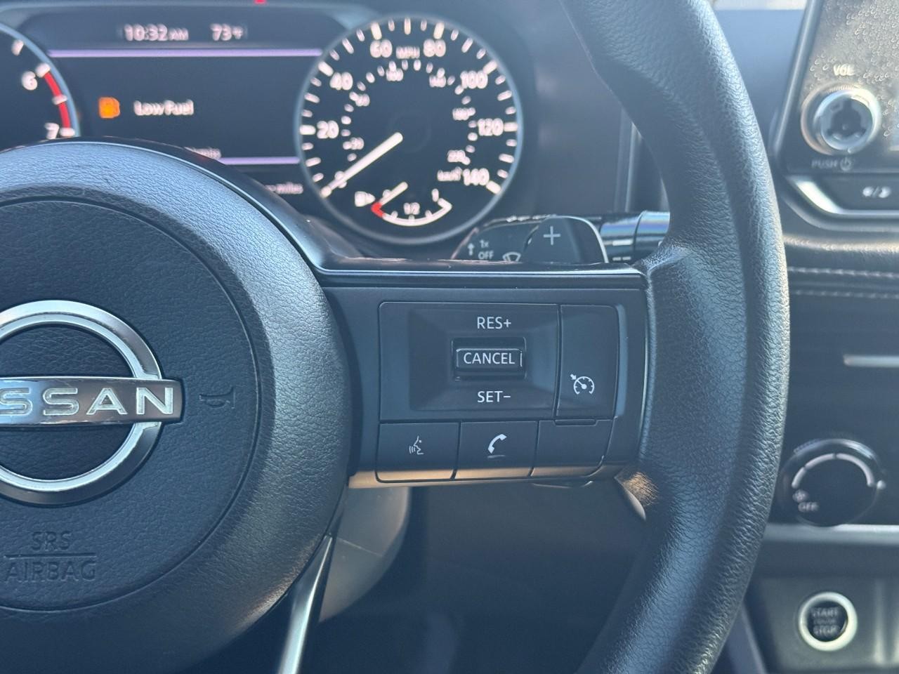 Nissan Rogue Vehicle Full-screen Gallery Image 21