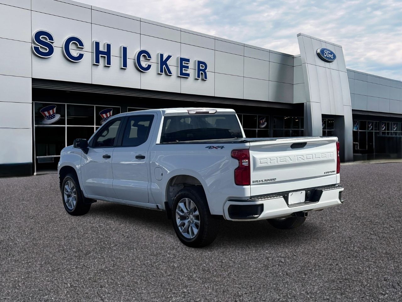 Chevrolet Silverado 1500 Vehicle Full-screen Gallery Image 03