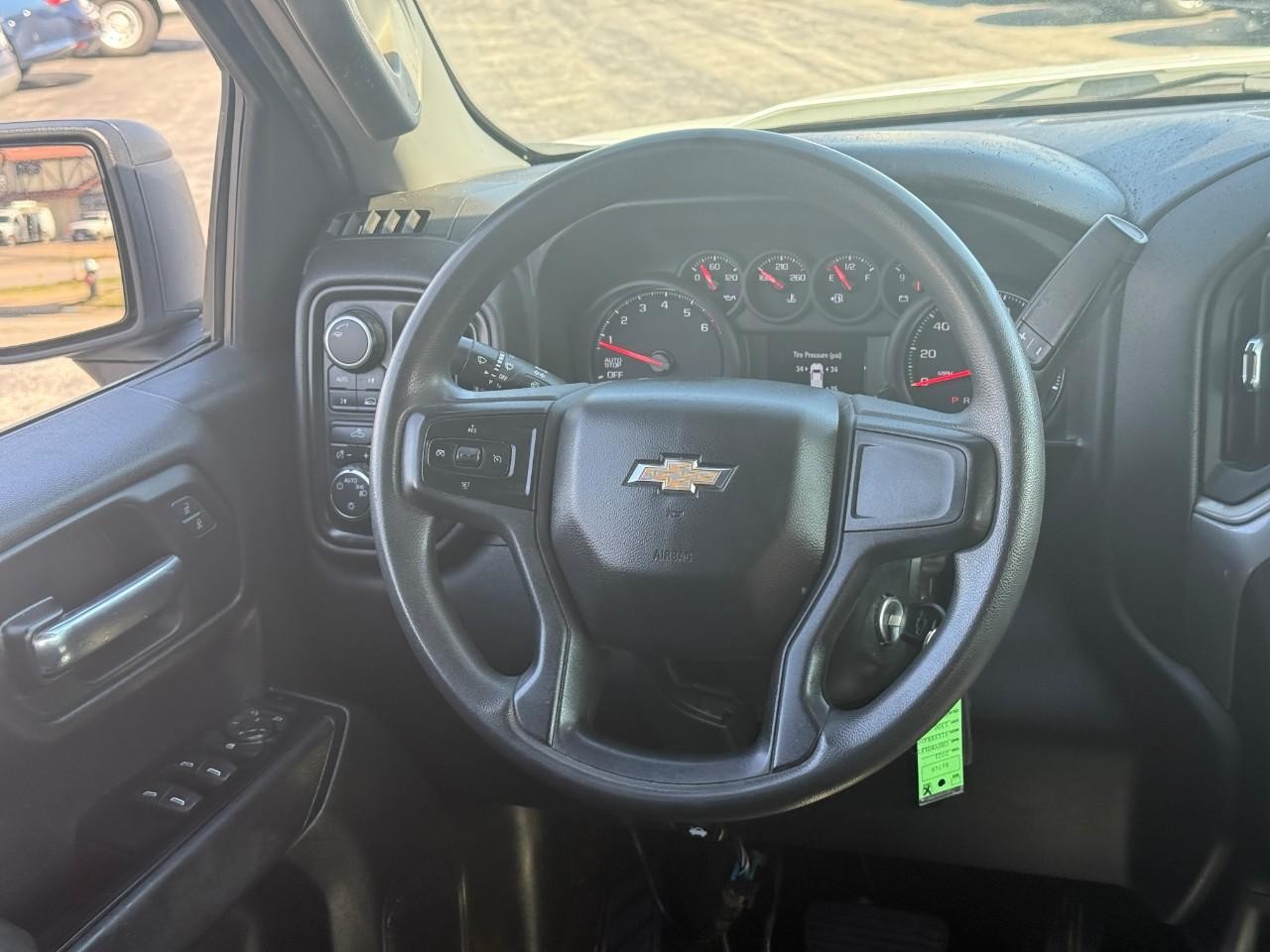 Chevrolet Silverado 1500 Vehicle Full-screen Gallery Image 09