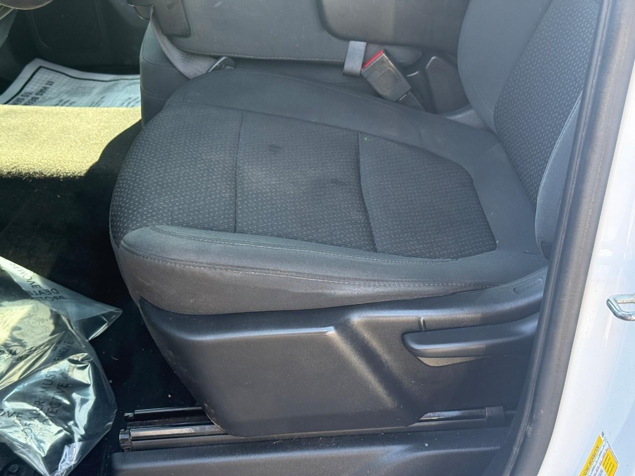 Chevrolet Silverado 1500 Vehicle Full-screen Gallery Image 13