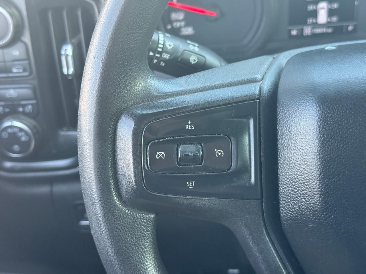 Chevrolet Silverado 1500 Vehicle Full-screen Gallery Image 15