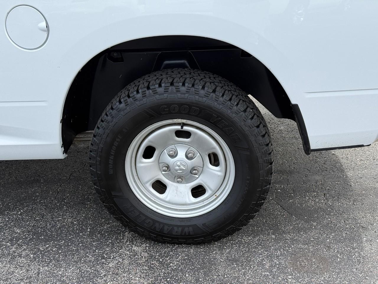 Ram 1500 Classic Vehicle Full-screen Gallery Image 06