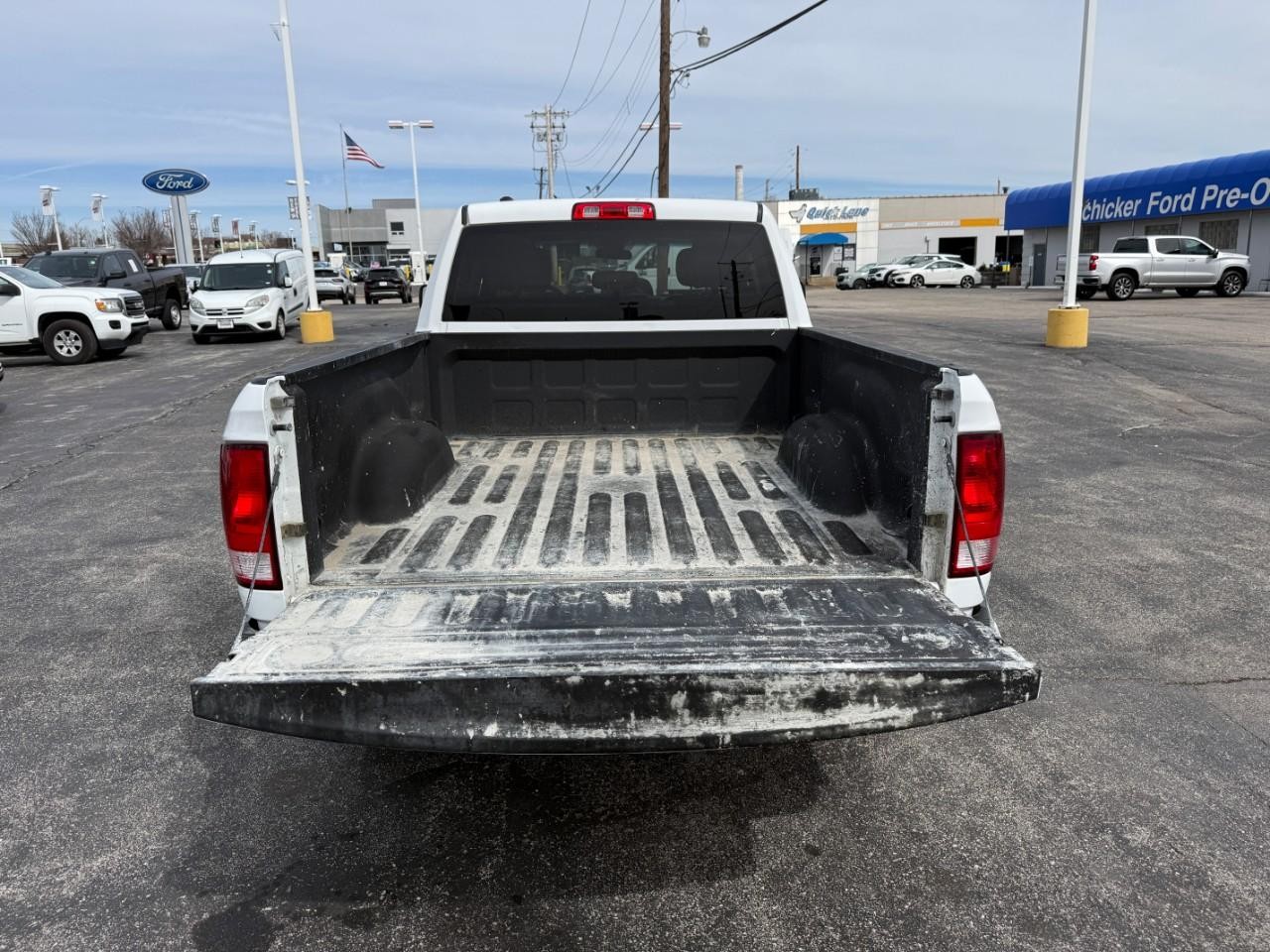 Ram 1500 Classic Vehicle Full-screen Gallery Image 07