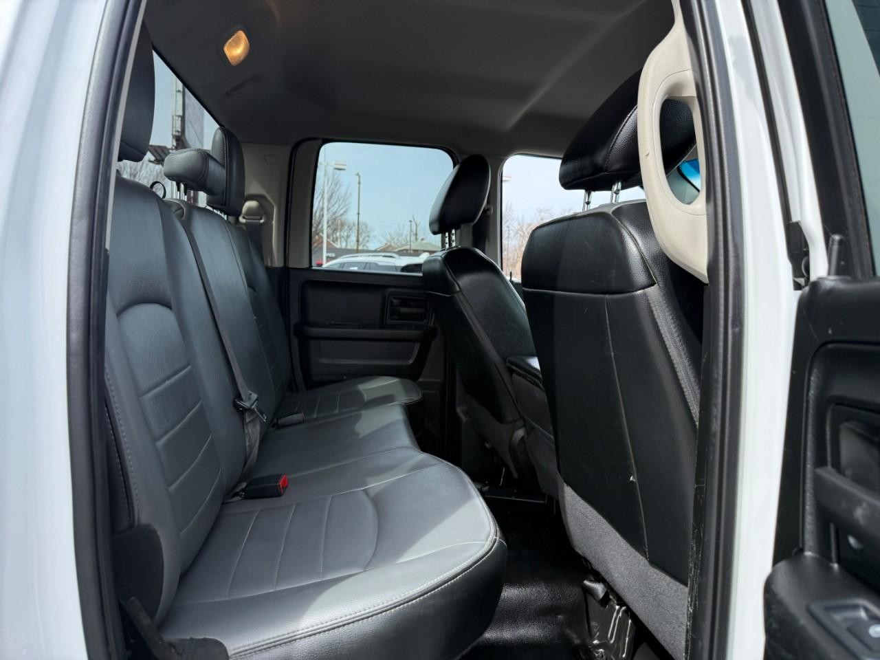 Ram 1500 Classic Vehicle Full-screen Gallery Image 10