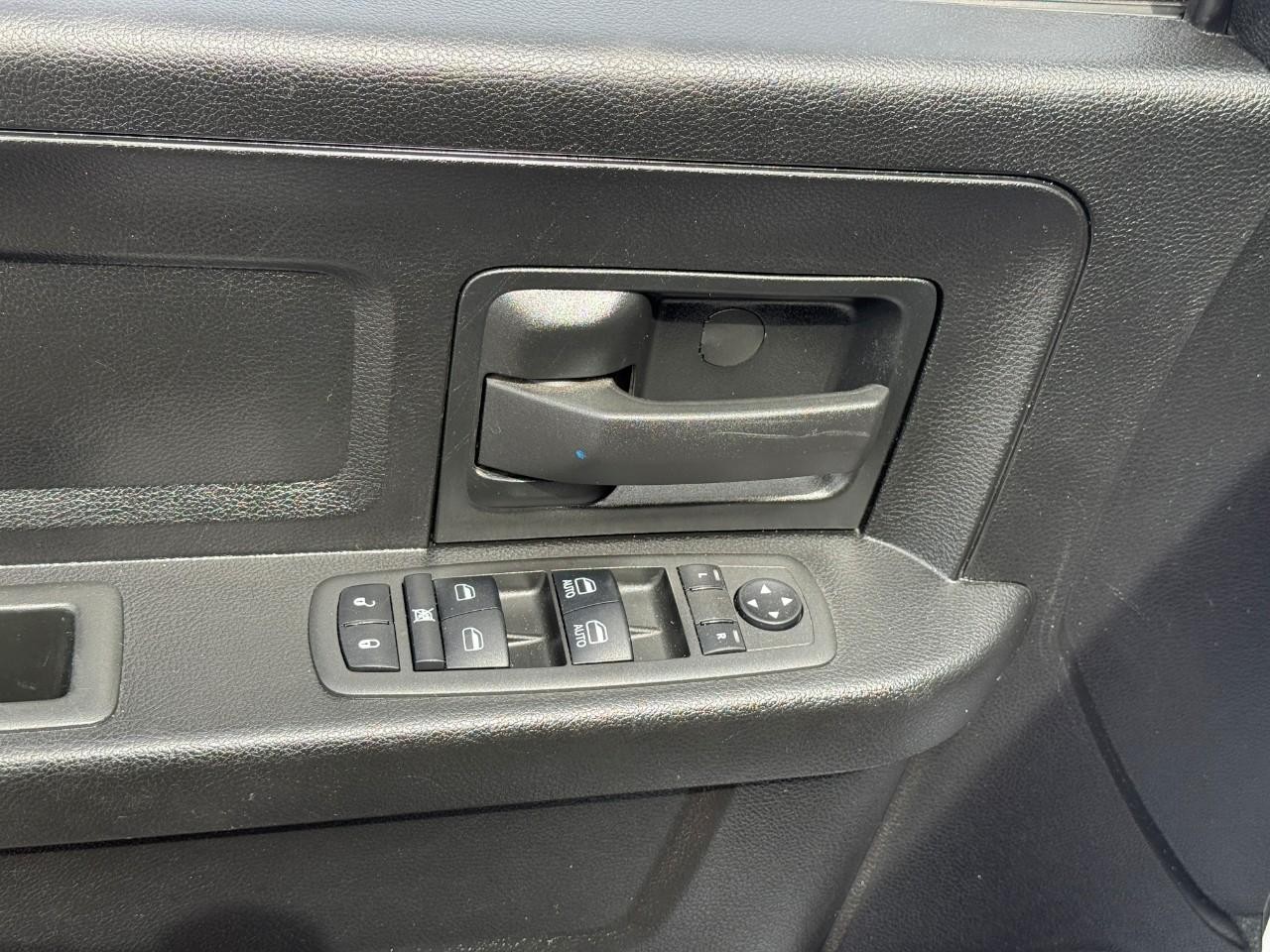 Ram 1500 Classic Vehicle Full-screen Gallery Image 15