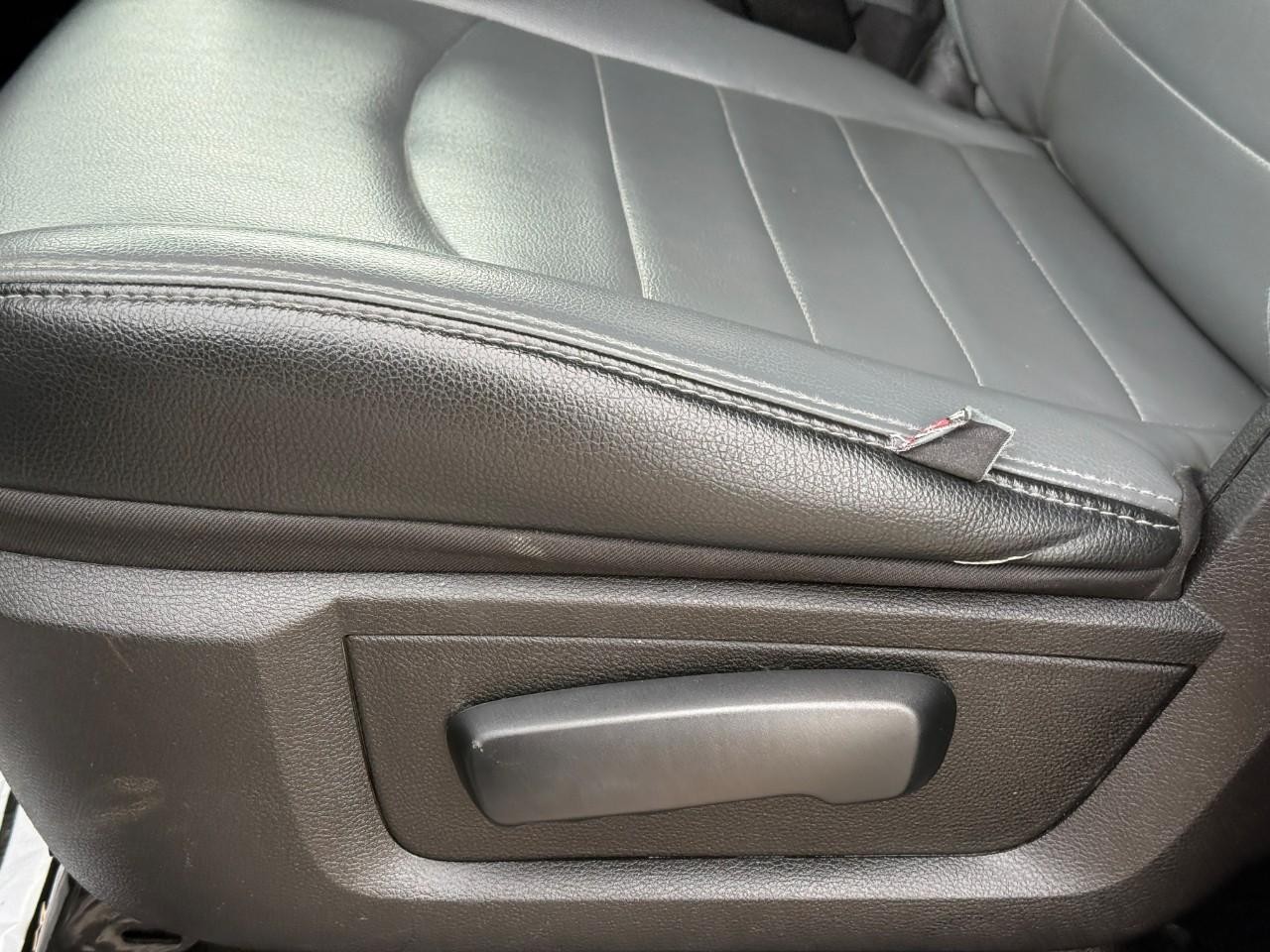 Ram 1500 Classic Vehicle Full-screen Gallery Image 16