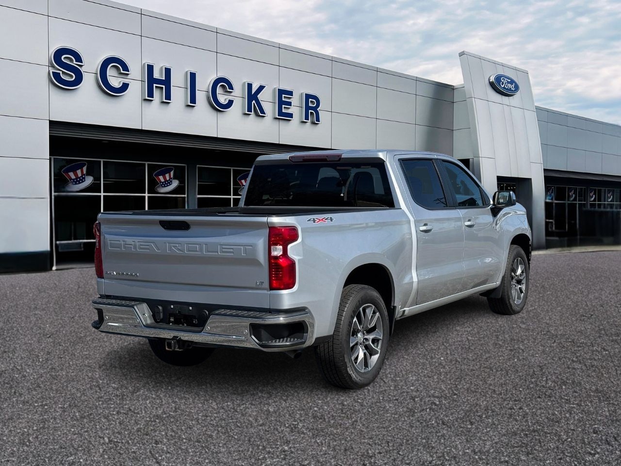 Chevrolet Silverado 1500 Vehicle Full-screen Gallery Image 02