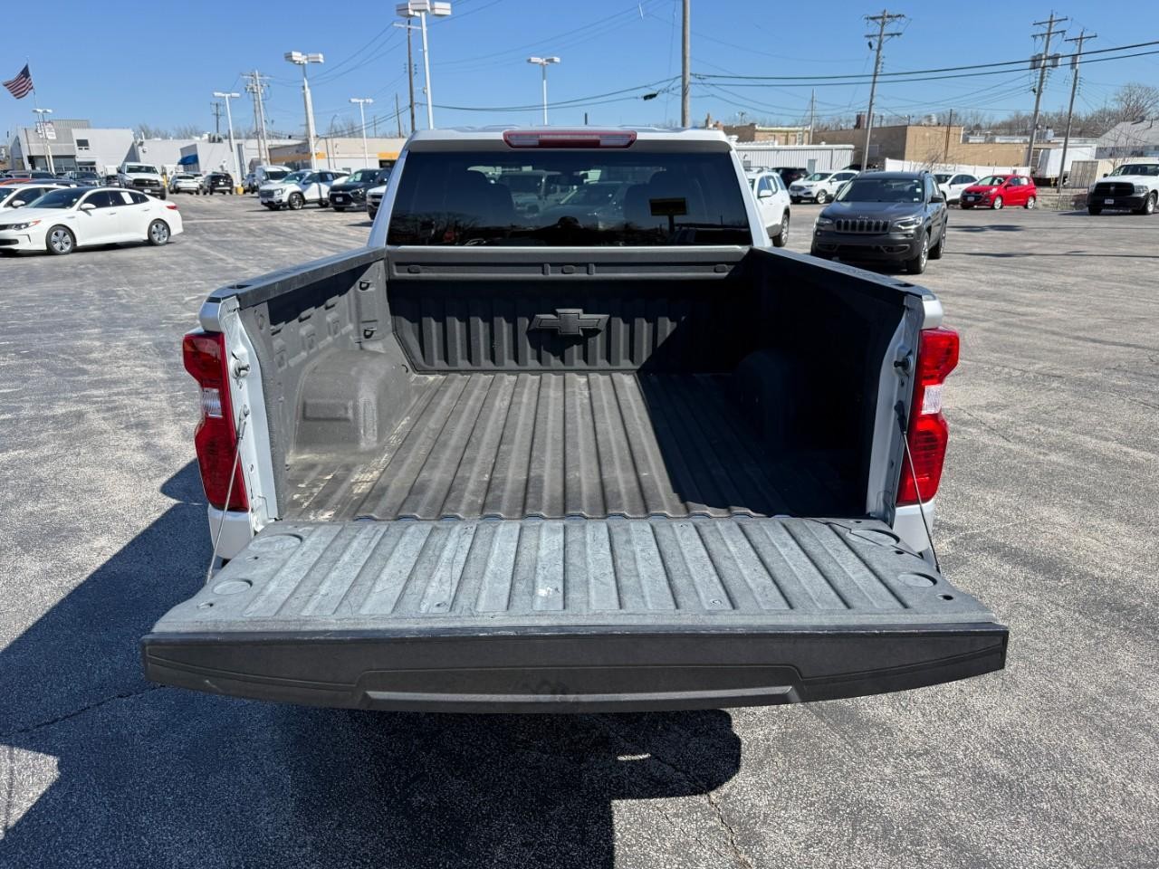 Chevrolet Silverado 1500 Vehicle Full-screen Gallery Image 05