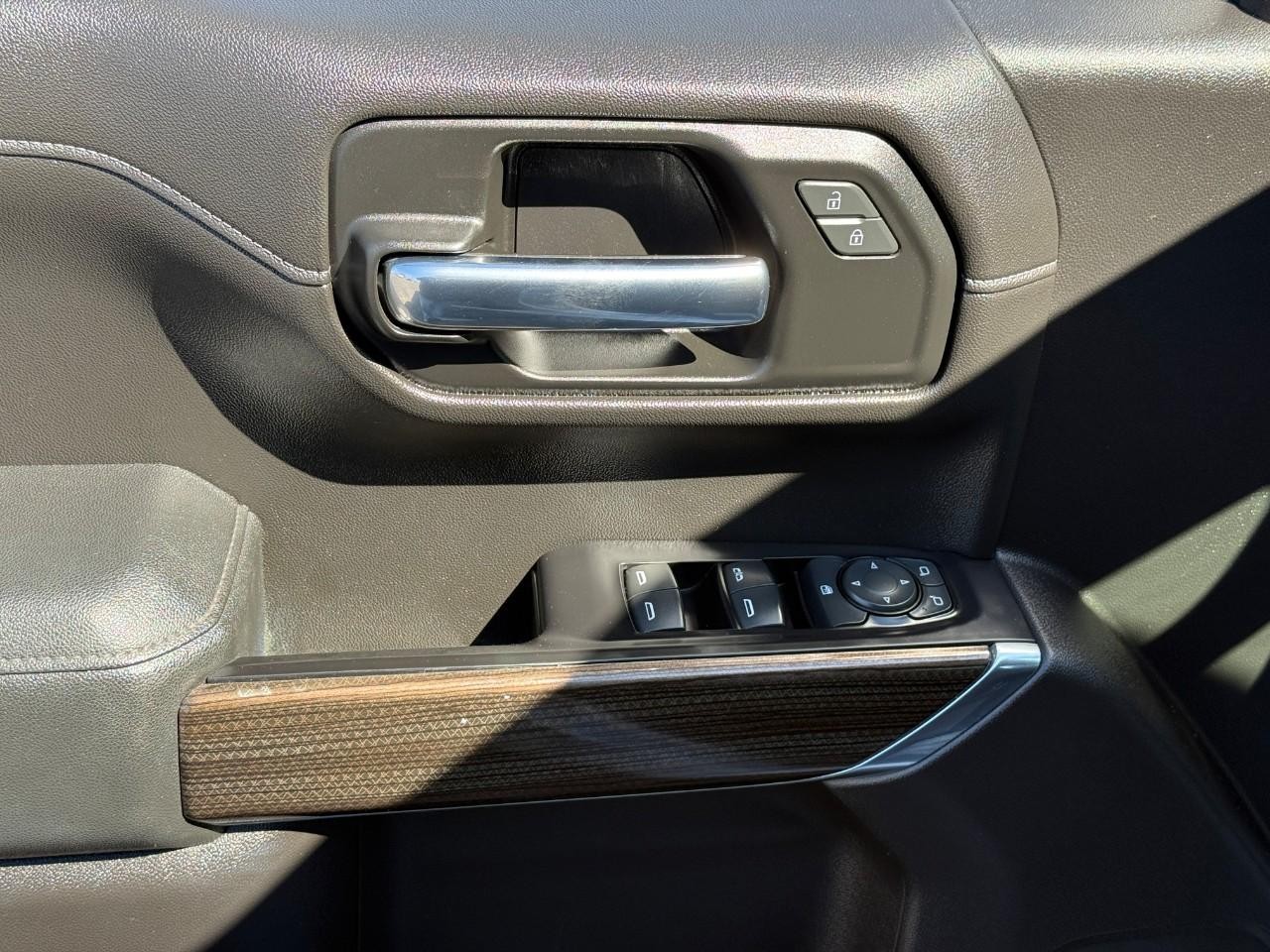 Chevrolet Silverado 1500 Vehicle Full-screen Gallery Image 14