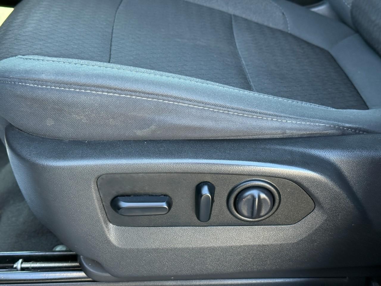 Chevrolet Silverado 1500 Vehicle Full-screen Gallery Image 16