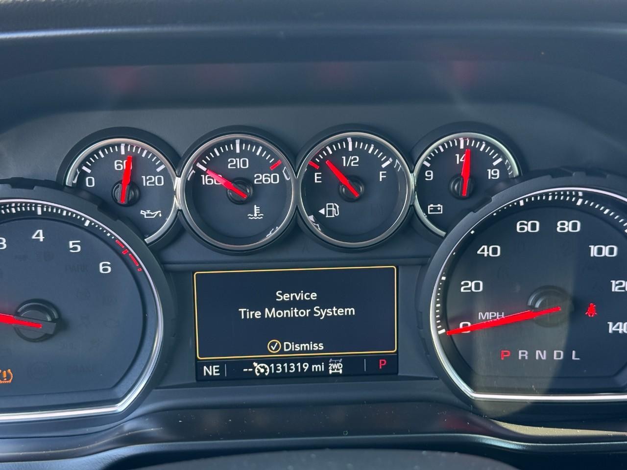 Chevrolet Silverado 1500 Vehicle Full-screen Gallery Image 17