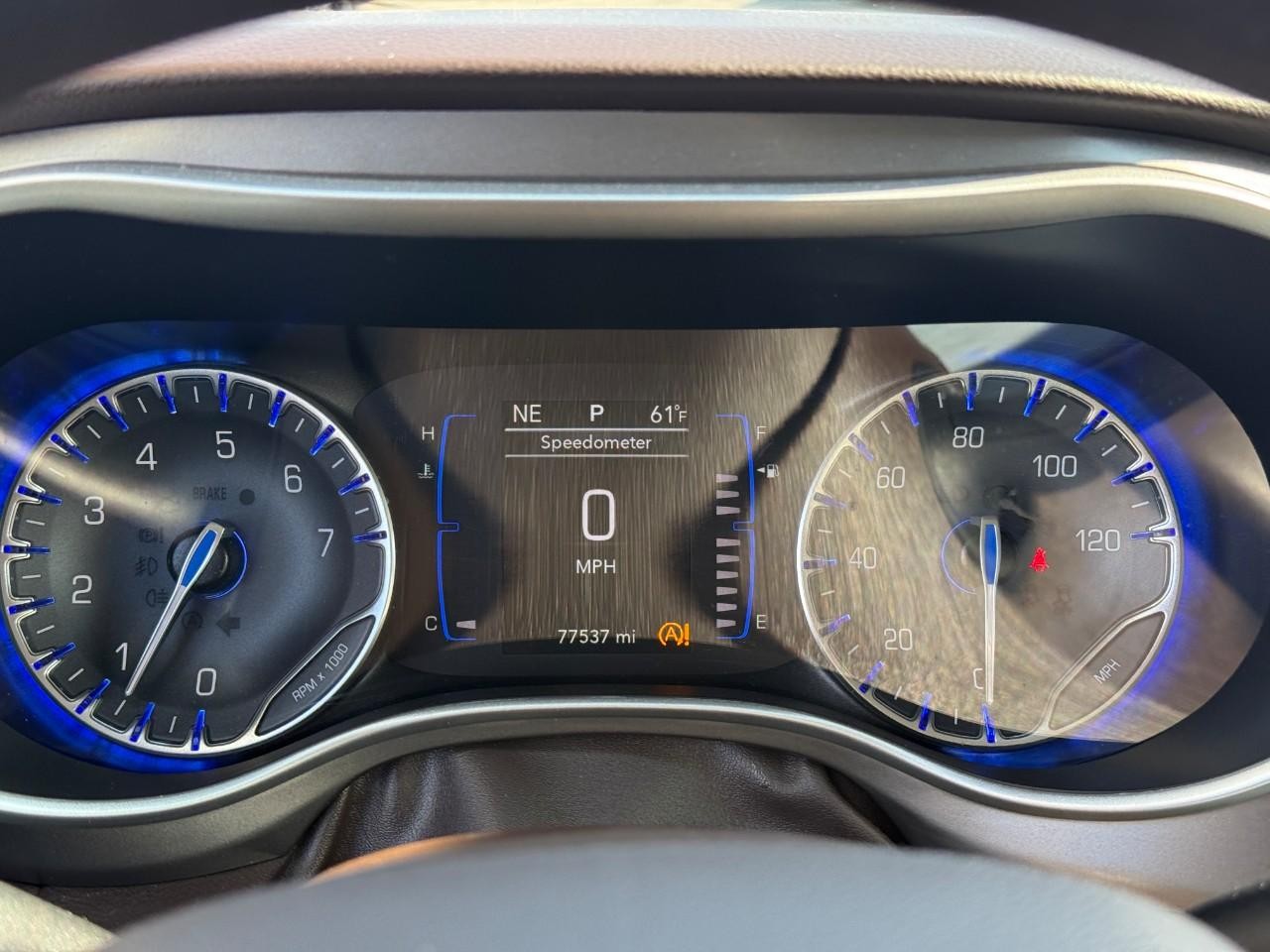 Chrysler Voyager Vehicle Full-screen Gallery Image 18