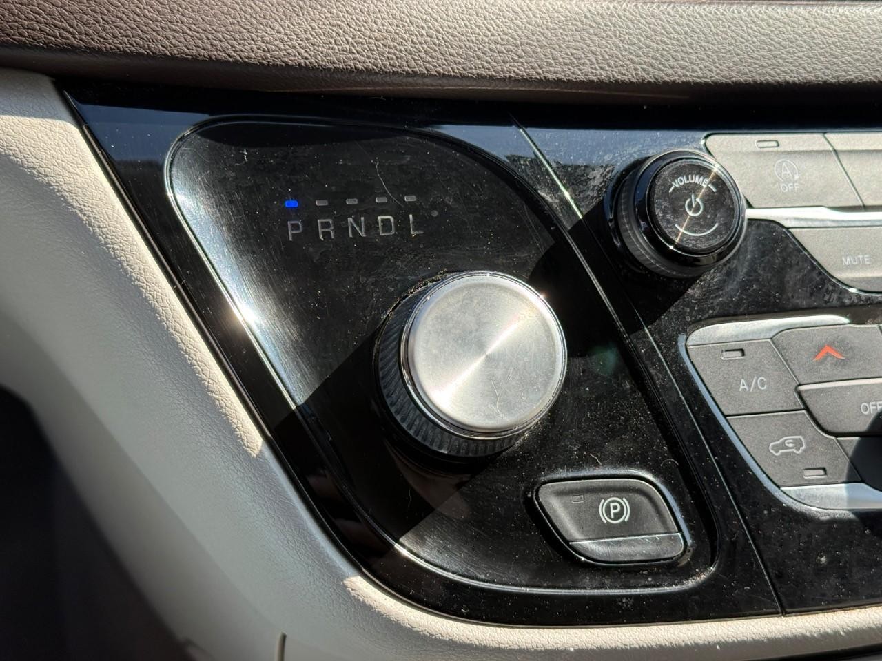 Chrysler Voyager Vehicle Full-screen Gallery Image 19