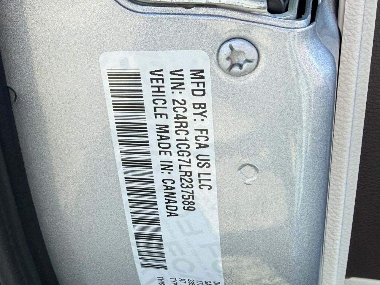 Chrysler Voyager Vehicle Full-screen Gallery Image 21