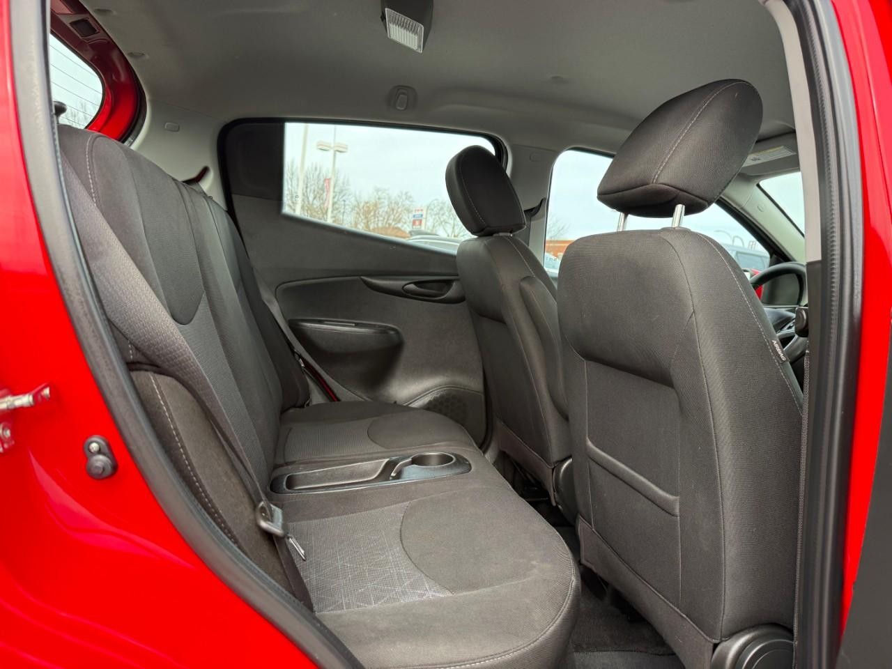 Chevrolet Spark Vehicle Full-screen Gallery Image 10