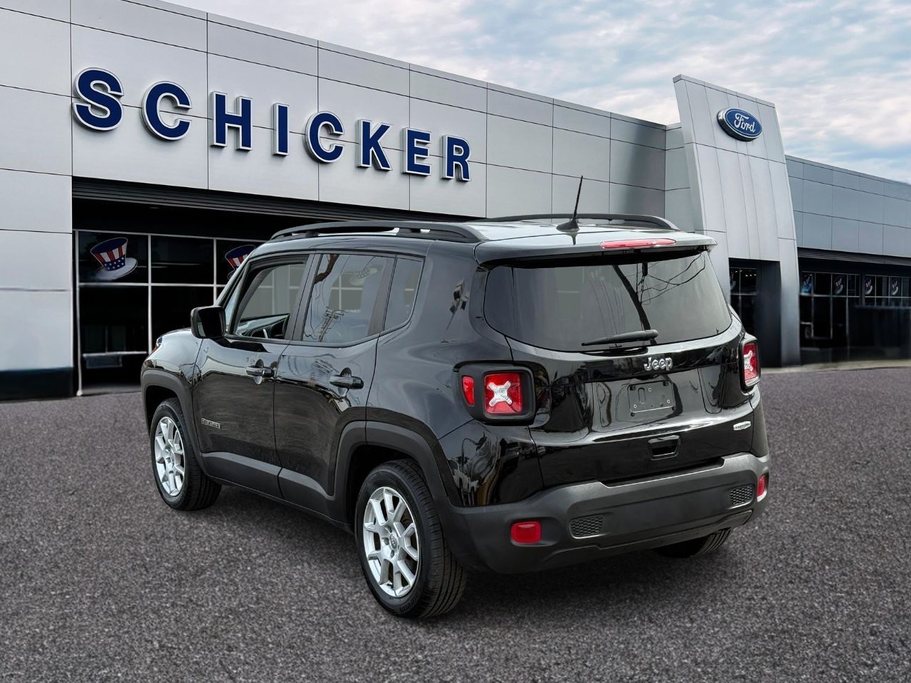 Jeep Renegade Vehicle Full-screen Gallery Image 03